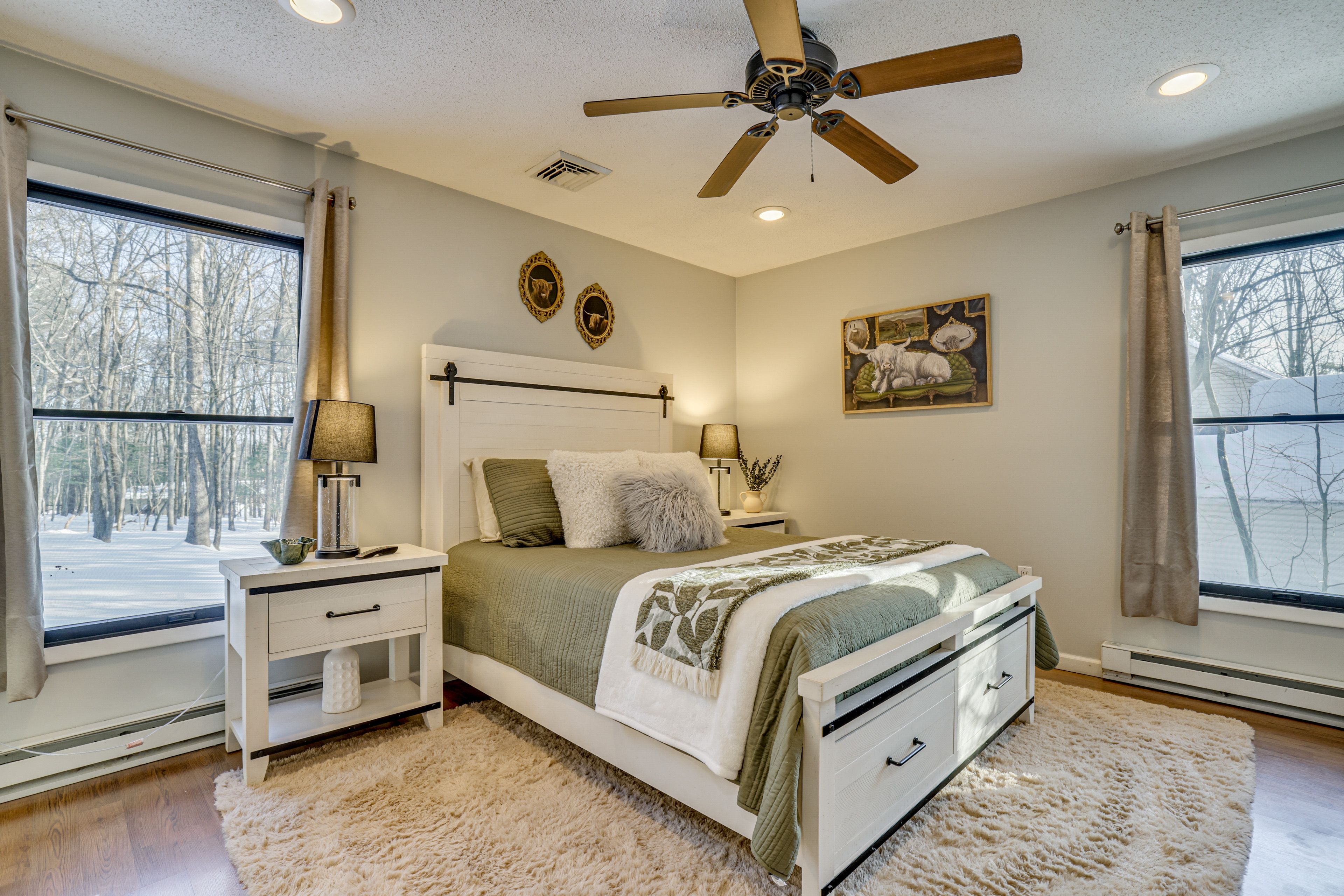 Bedroom 1 | Queen Bed