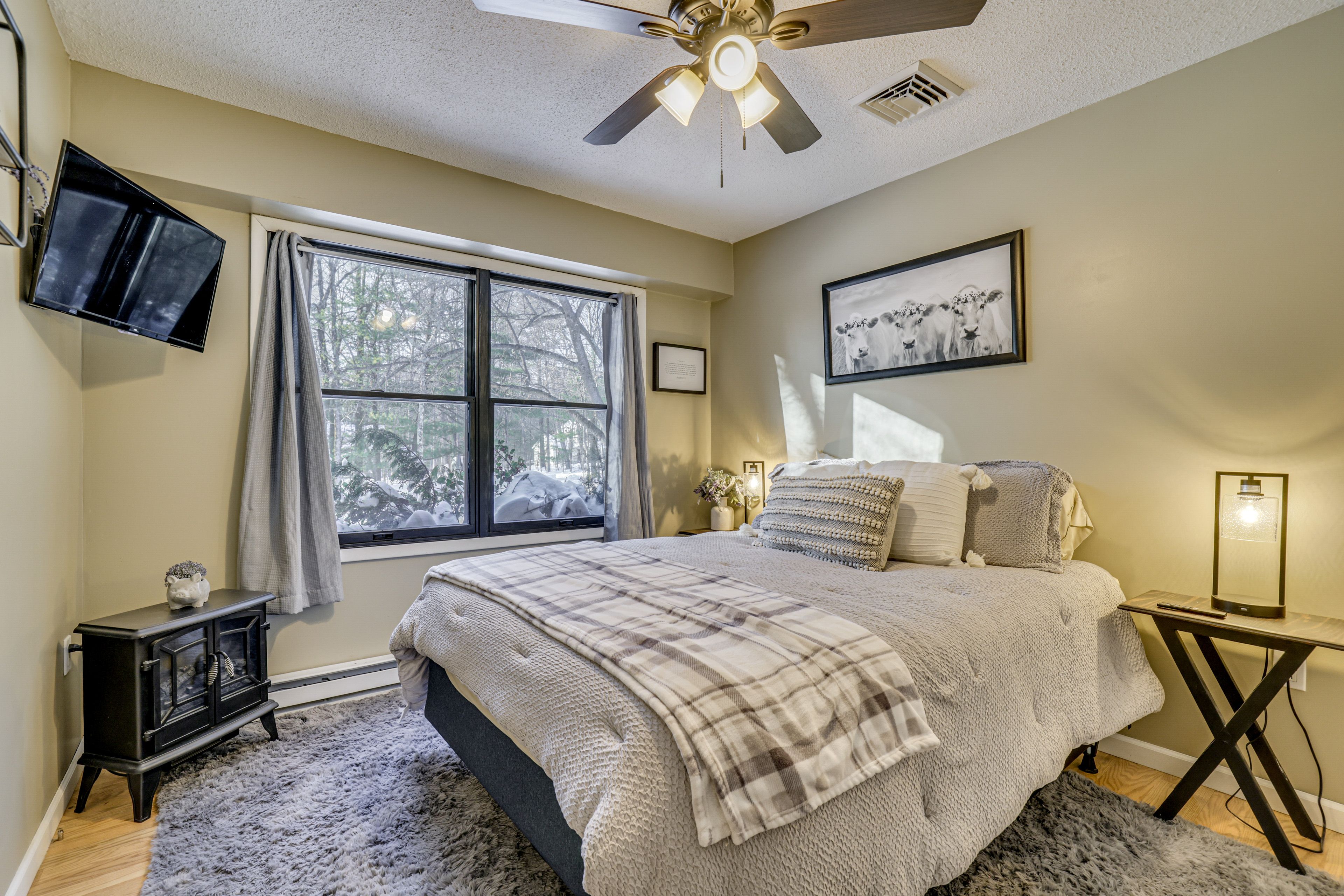 Bedroom 3 | Queen Bed