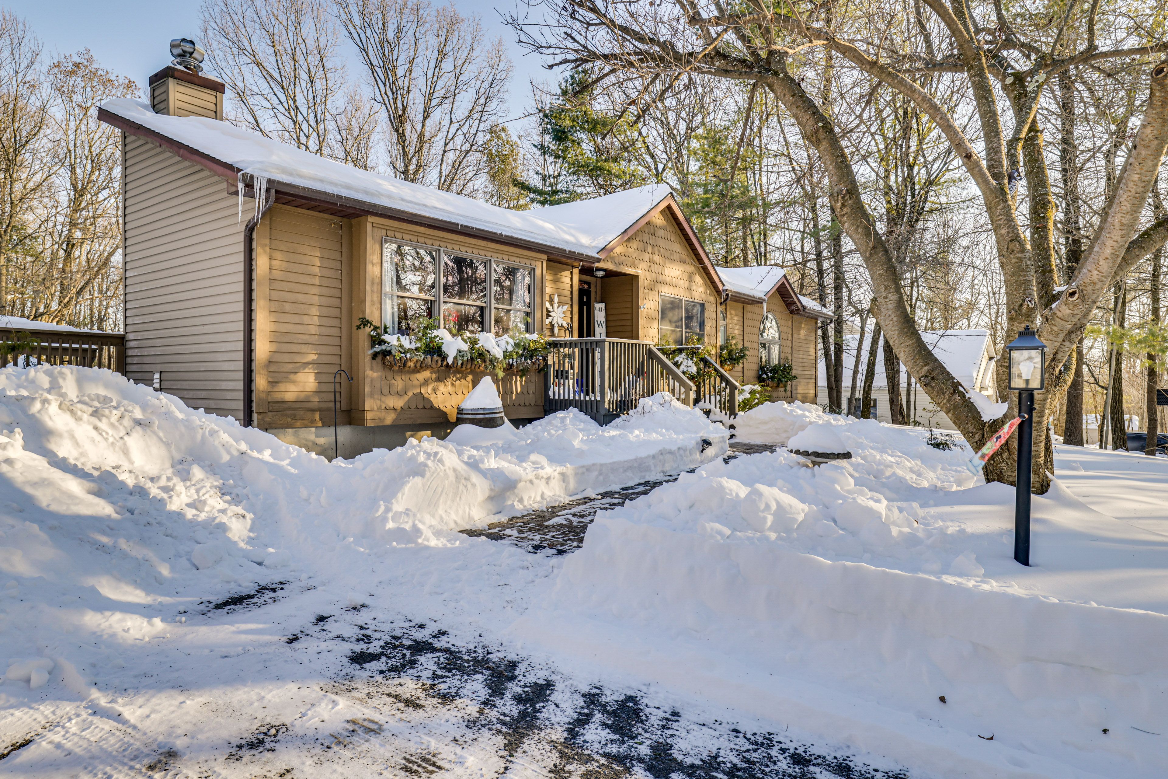 Driveway Parking | 5 Vehicles | Boat Parking Allowed On-Site