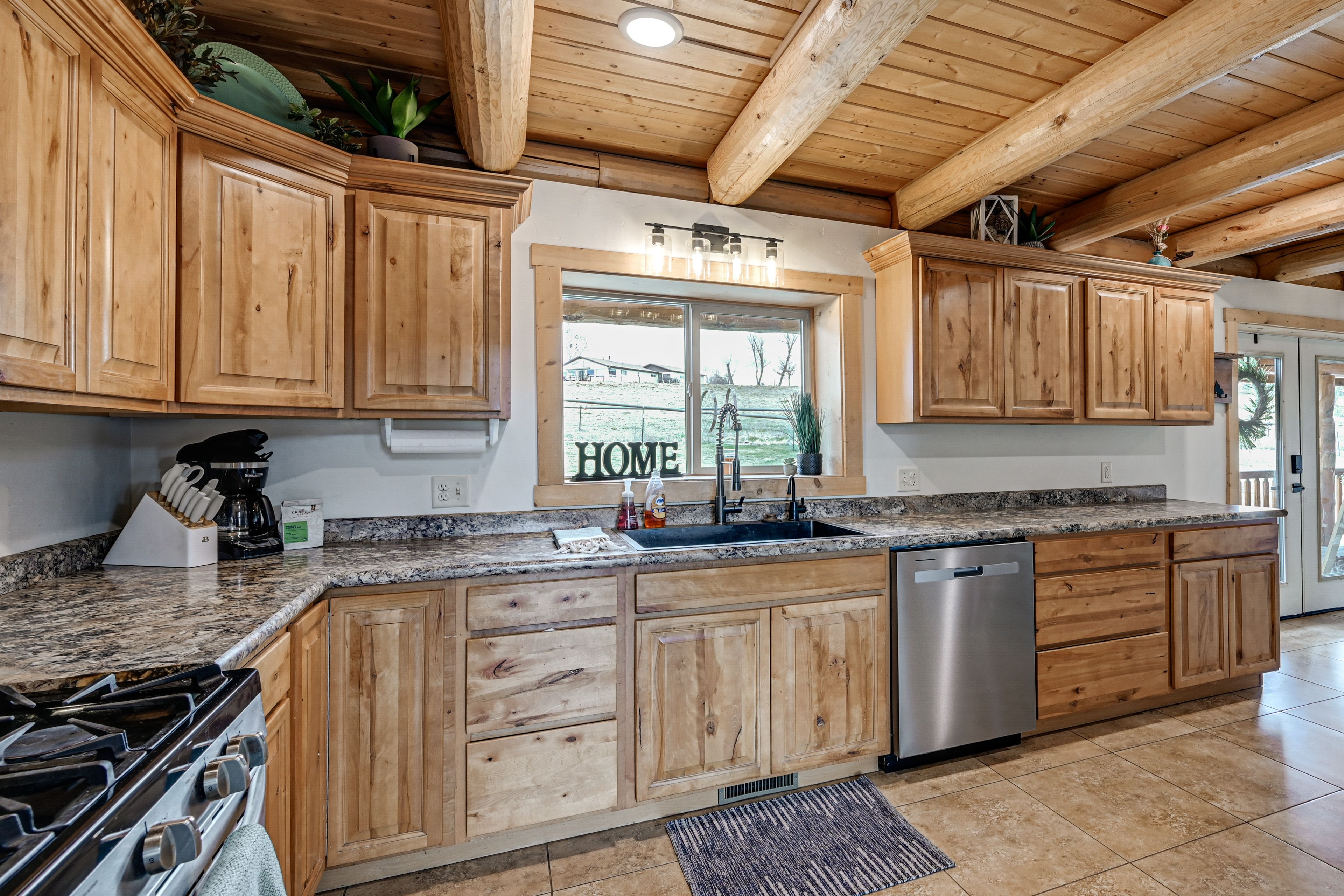 Kitchen | Main Level