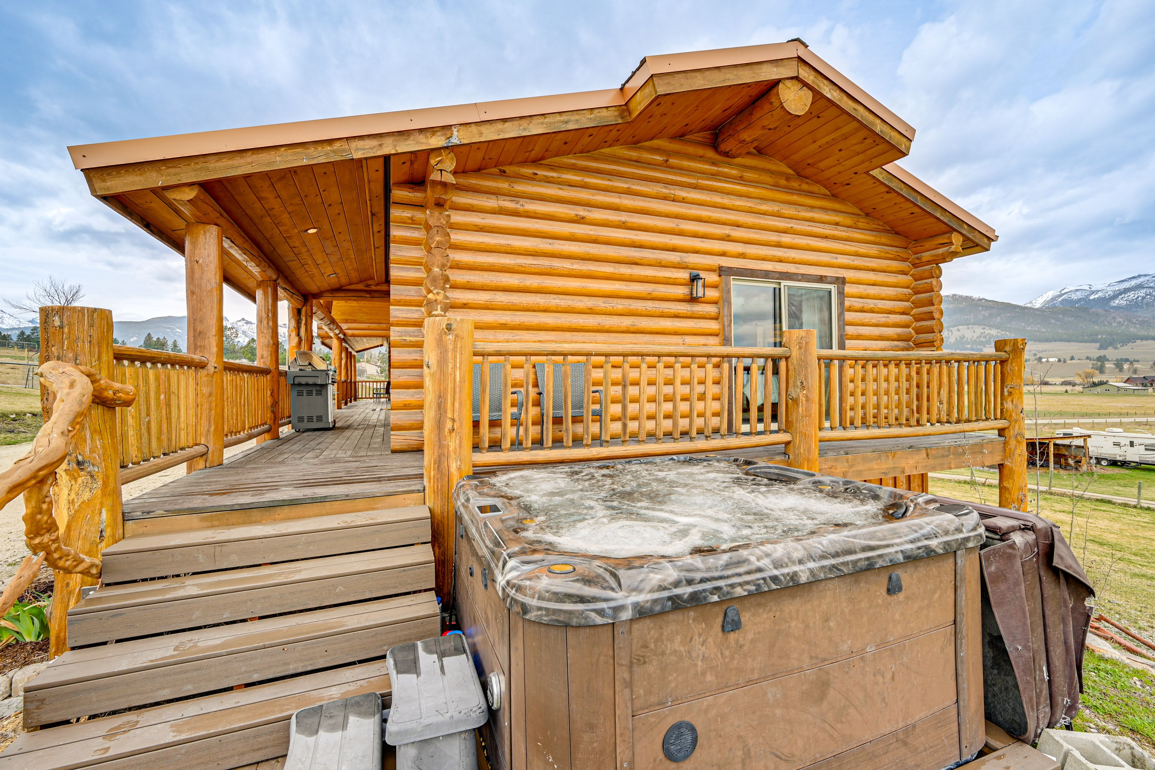 Wraparound Deck | Hot Tub