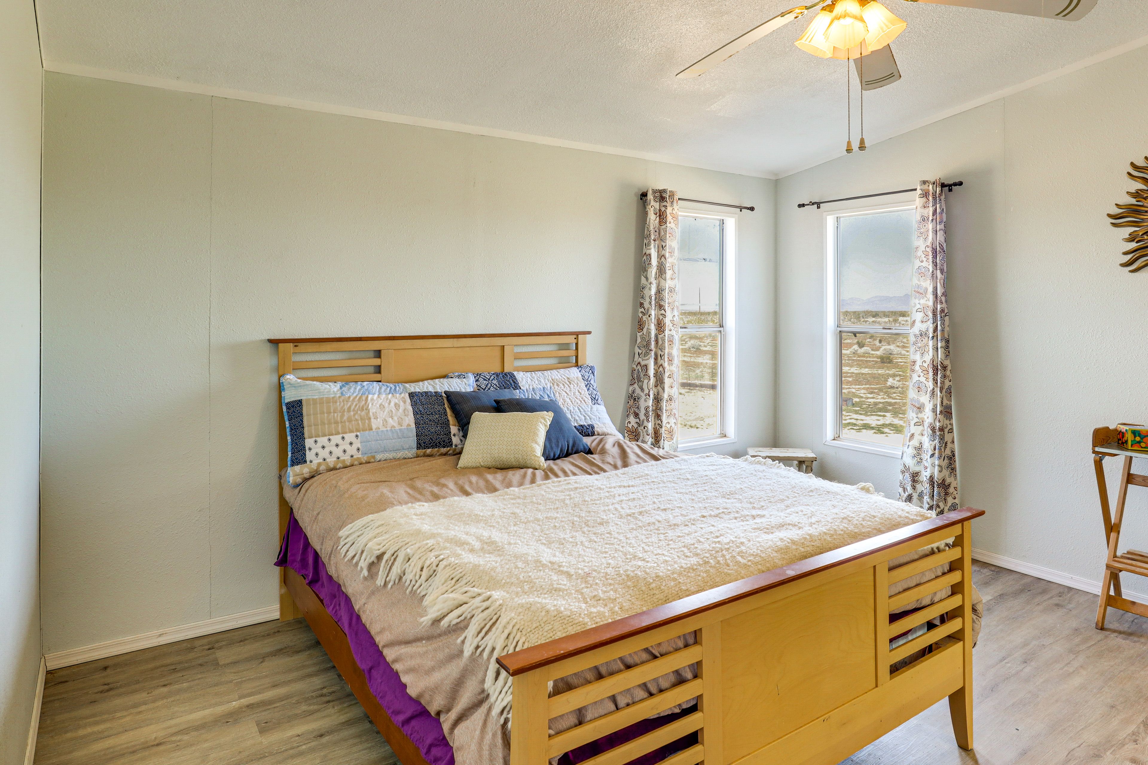 Bedroom 1 | Queen Bed