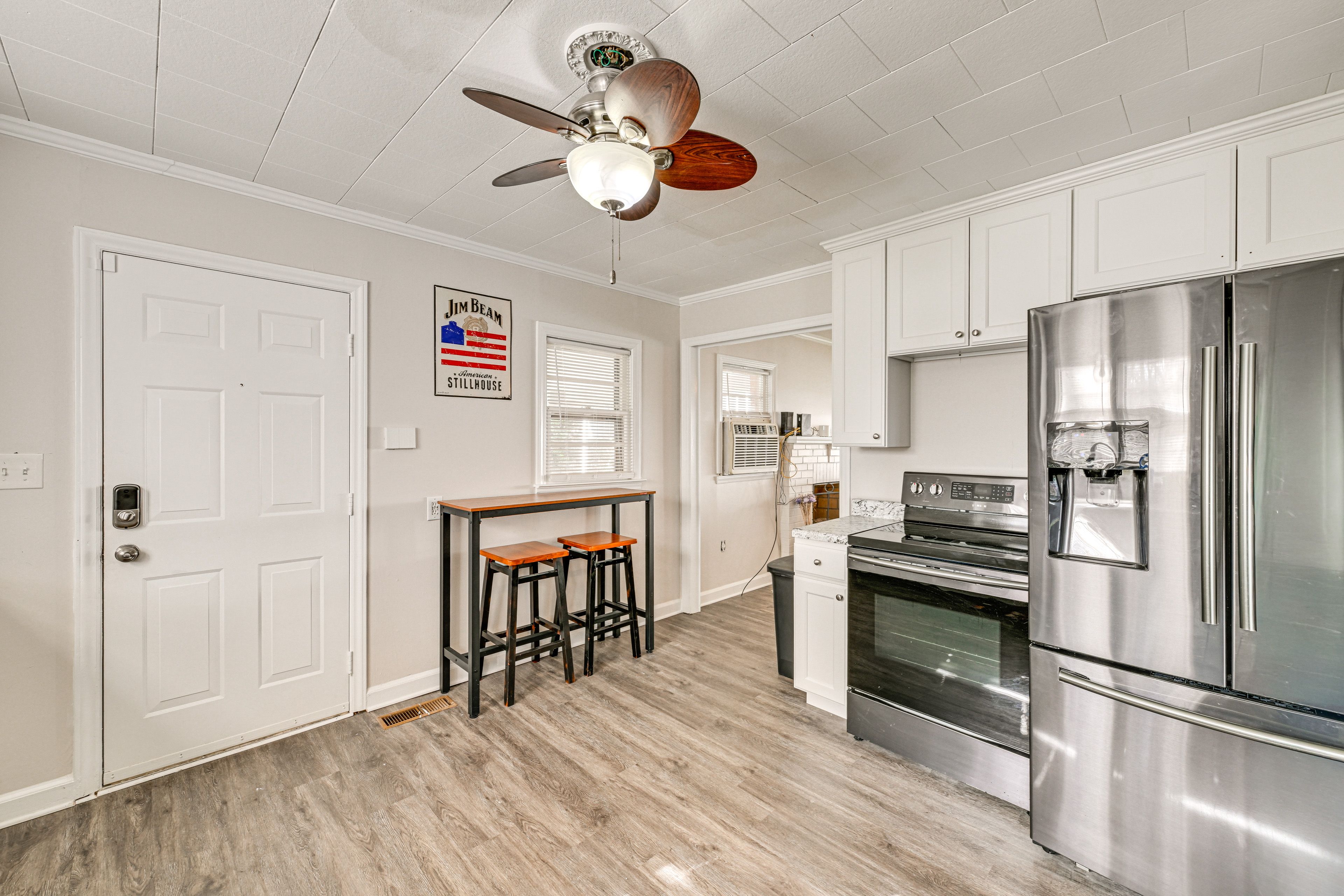 Dining Bar | Kitchen