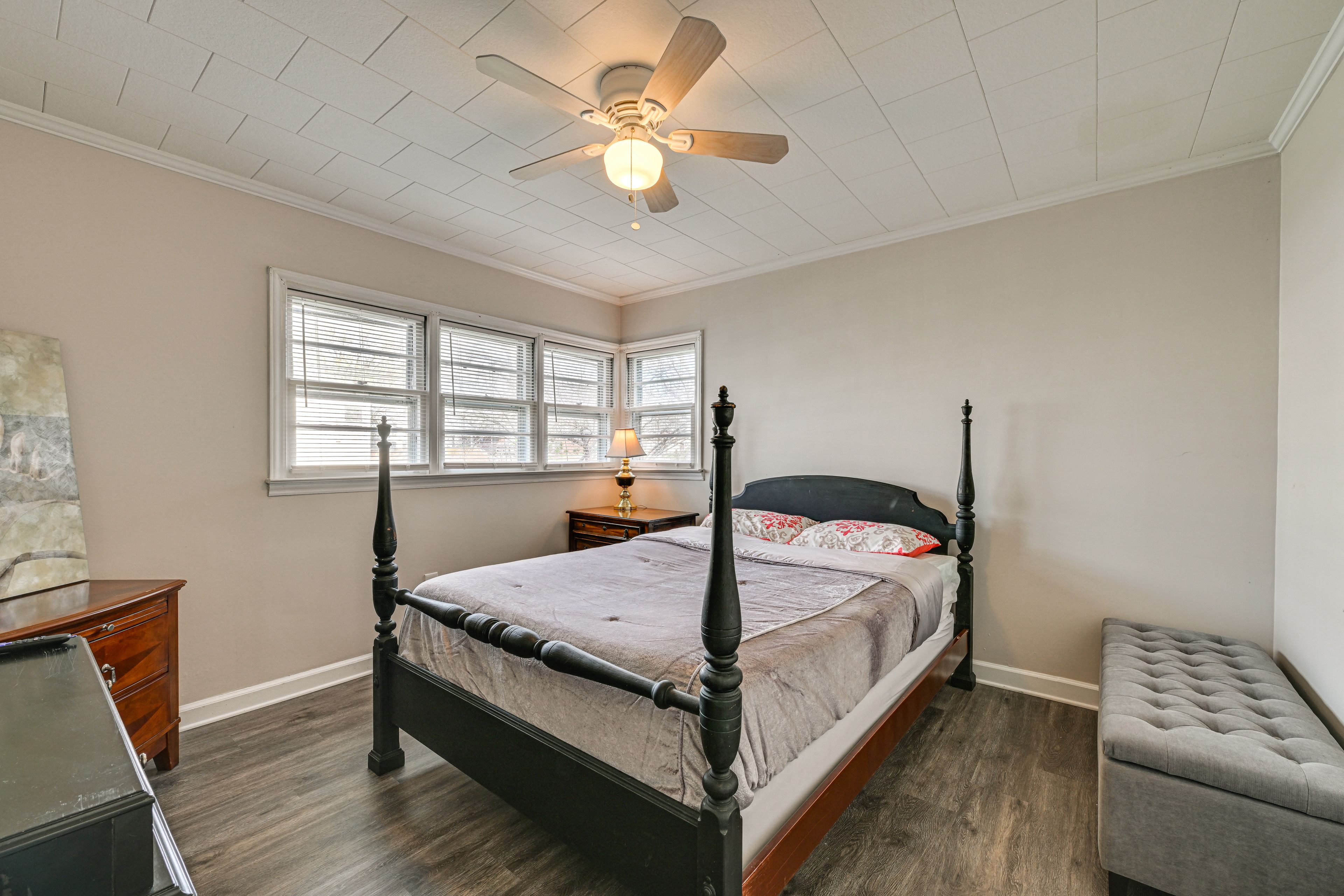 Bedroom 1 | Queen Bed