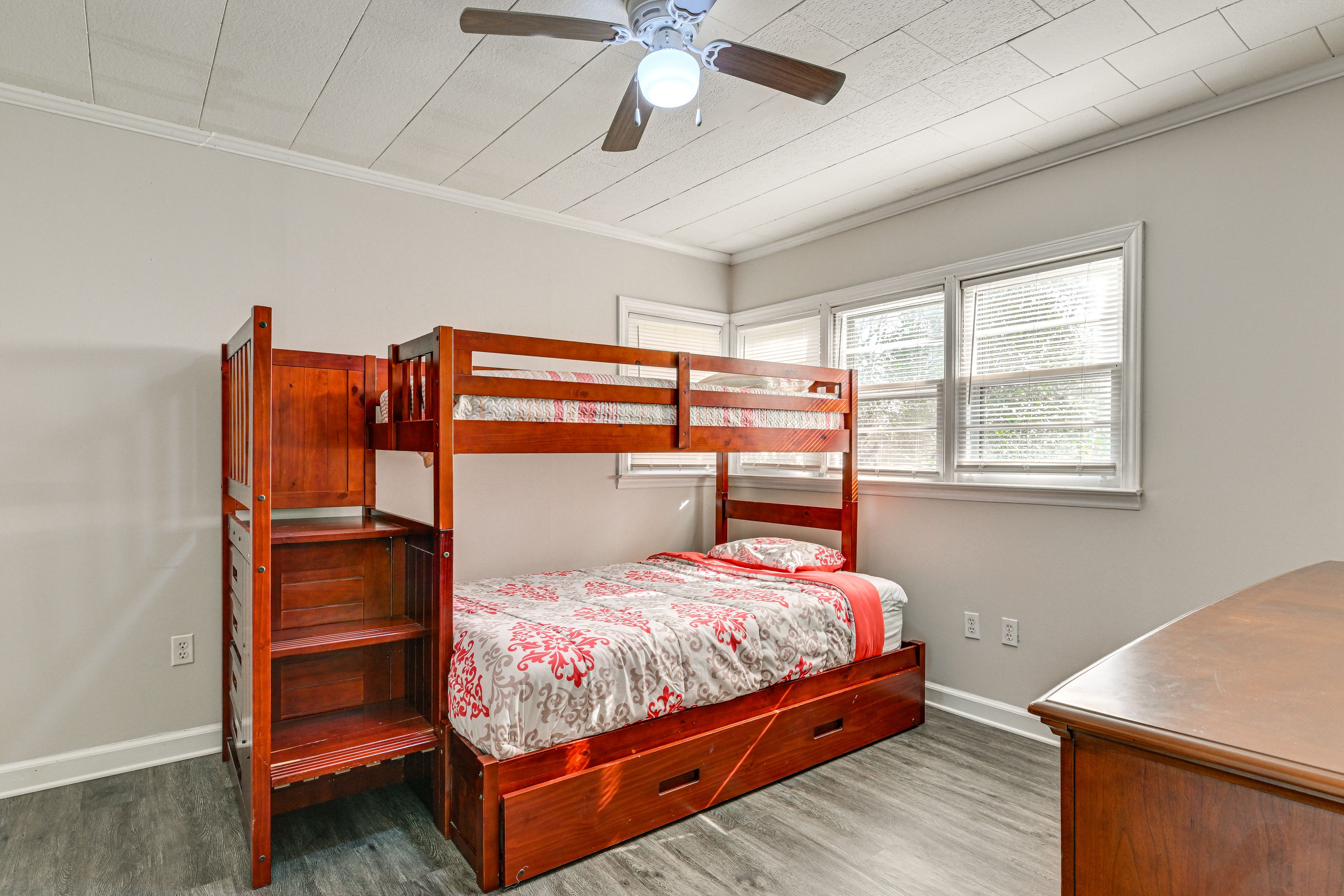 Bedroom 2 | Twin/Full Bunk Bed w/ Full Trundle