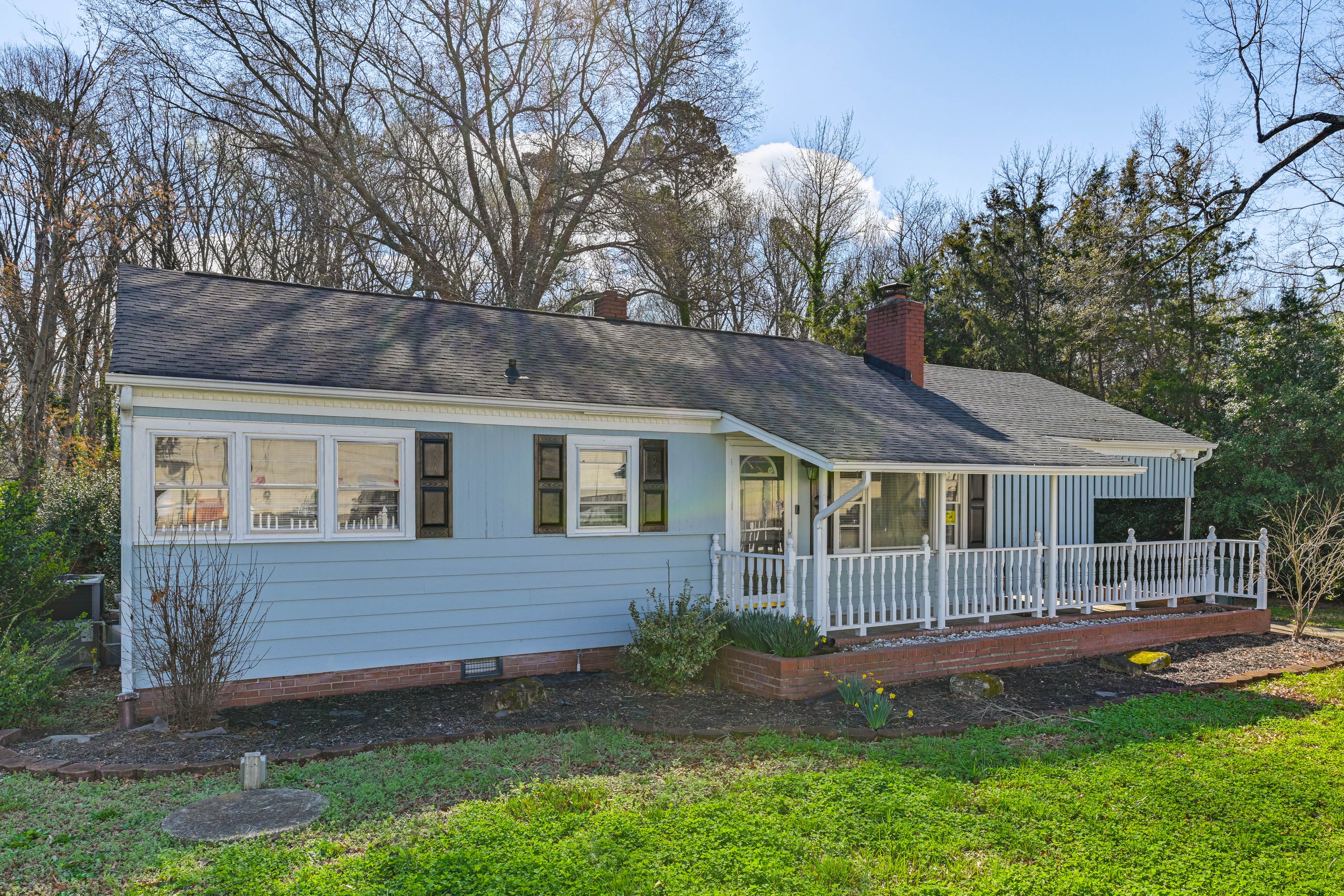 Parking | Carport & Driveway (4 Vehicles)