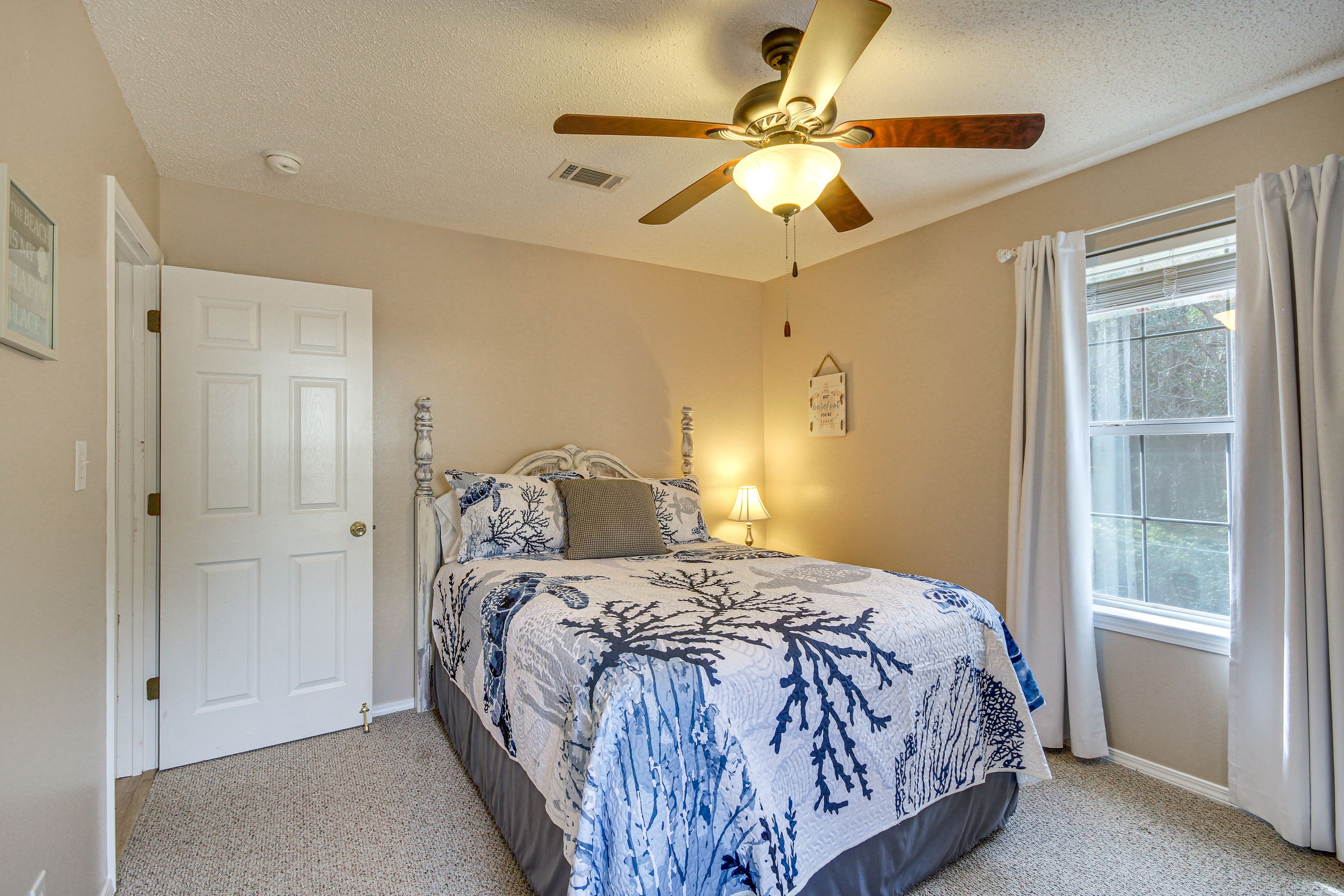 Bedroom 5 | Queen Bed