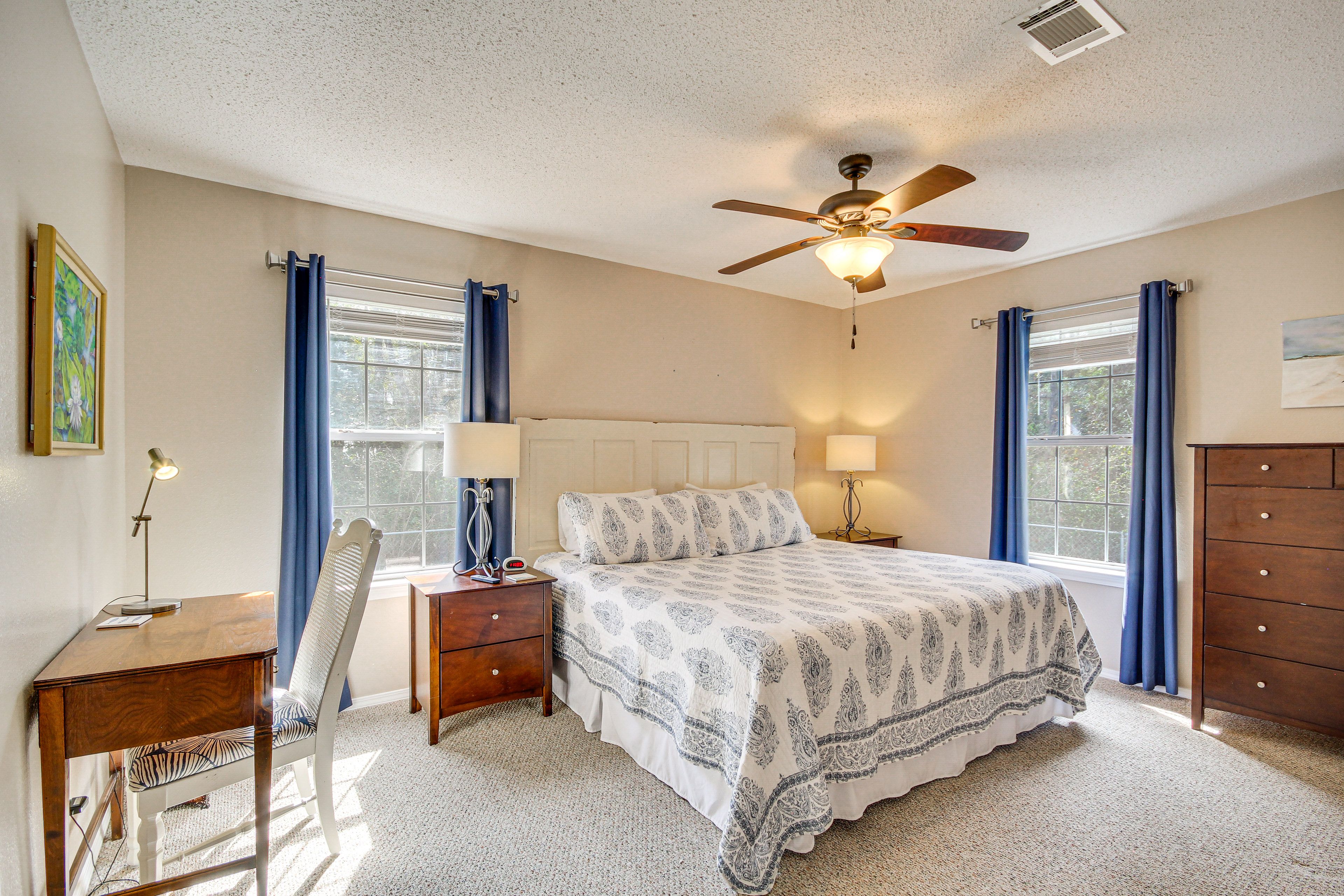 Bedroom 1 | King Bed