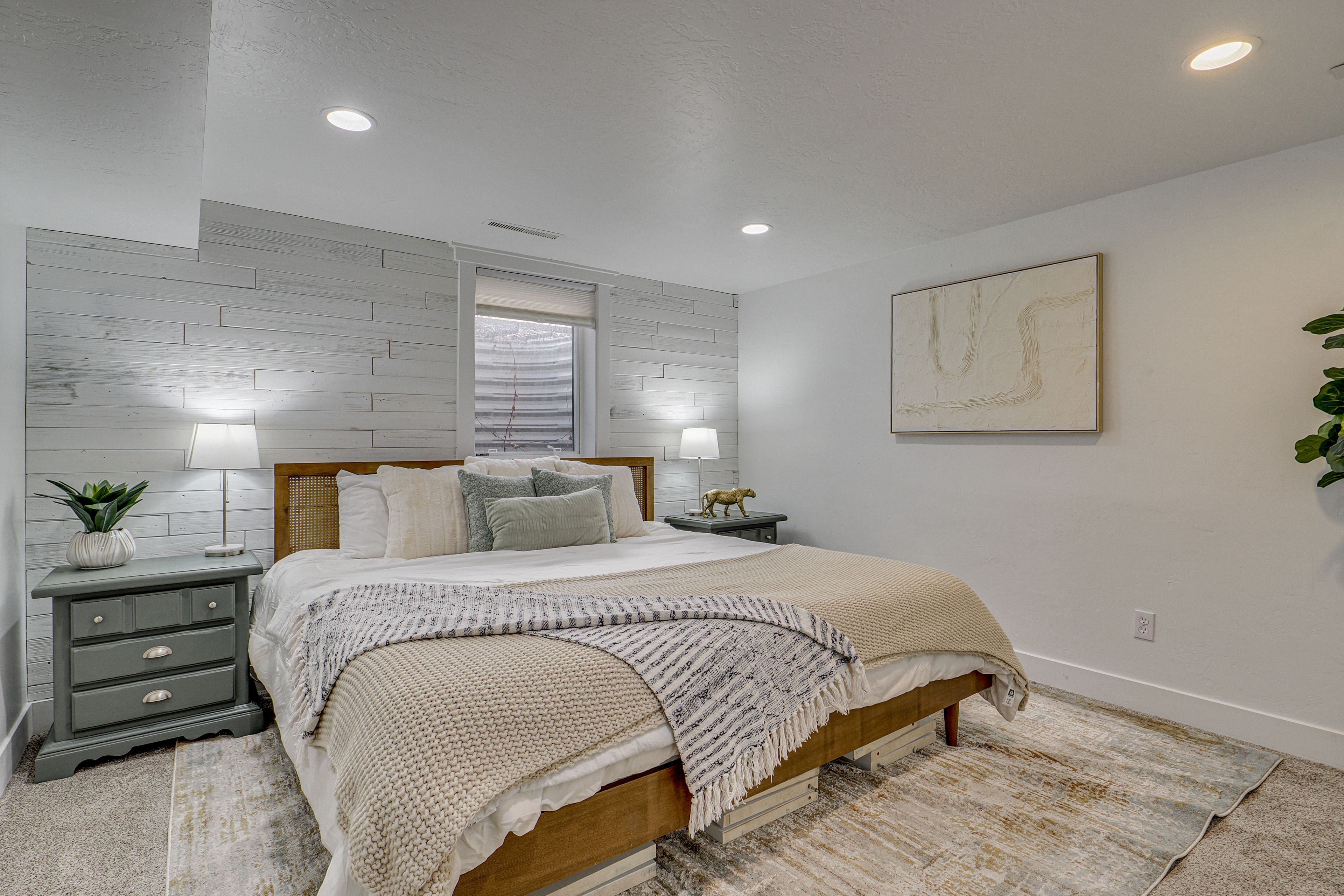 Bedroom 1 | King Bed