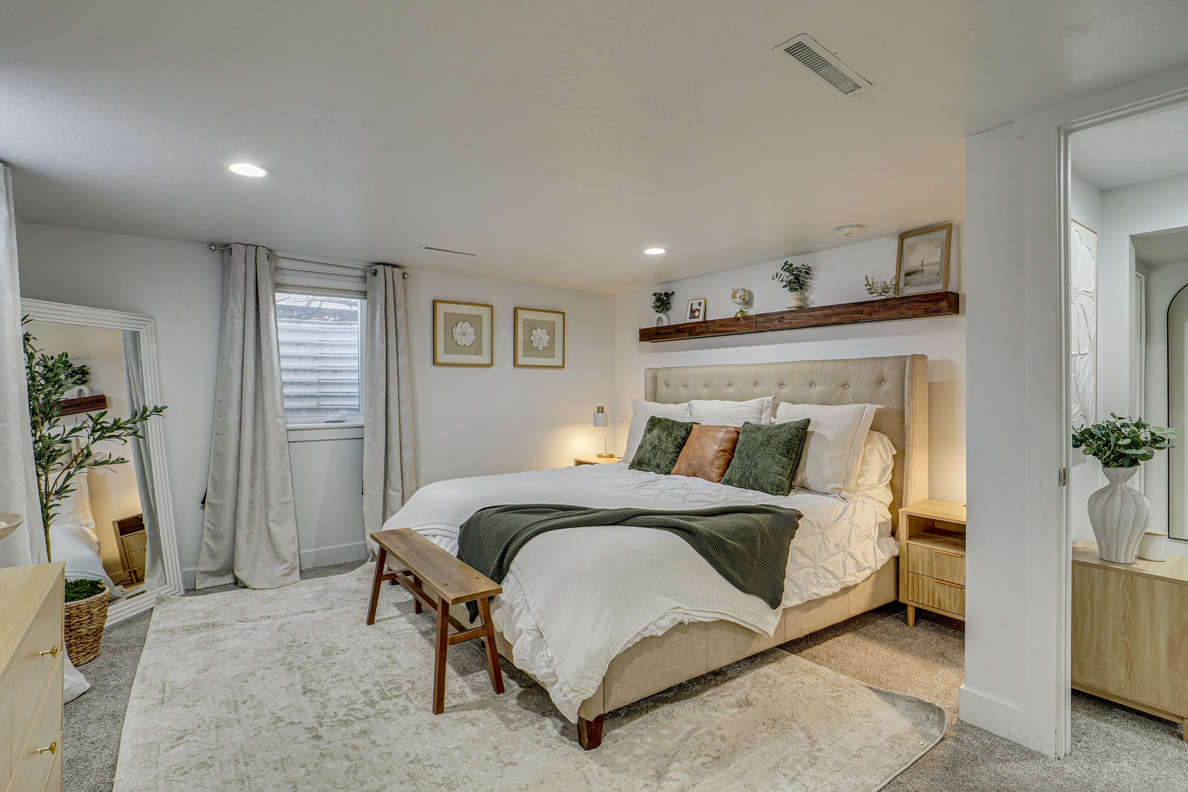 Bedroom 2 | King Bed