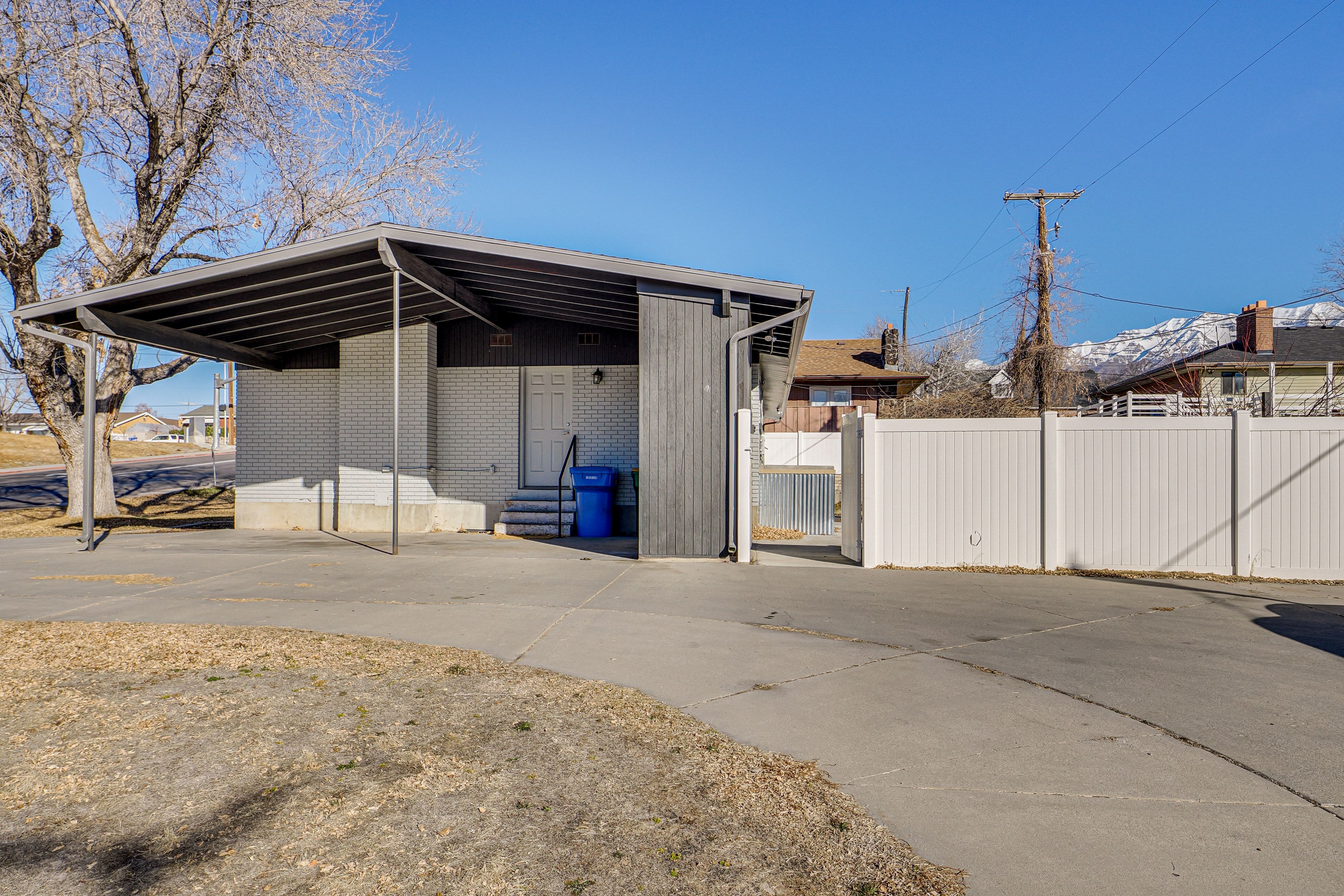 Parking | Side Driveway (2 Vehicles) | Free Street Parking