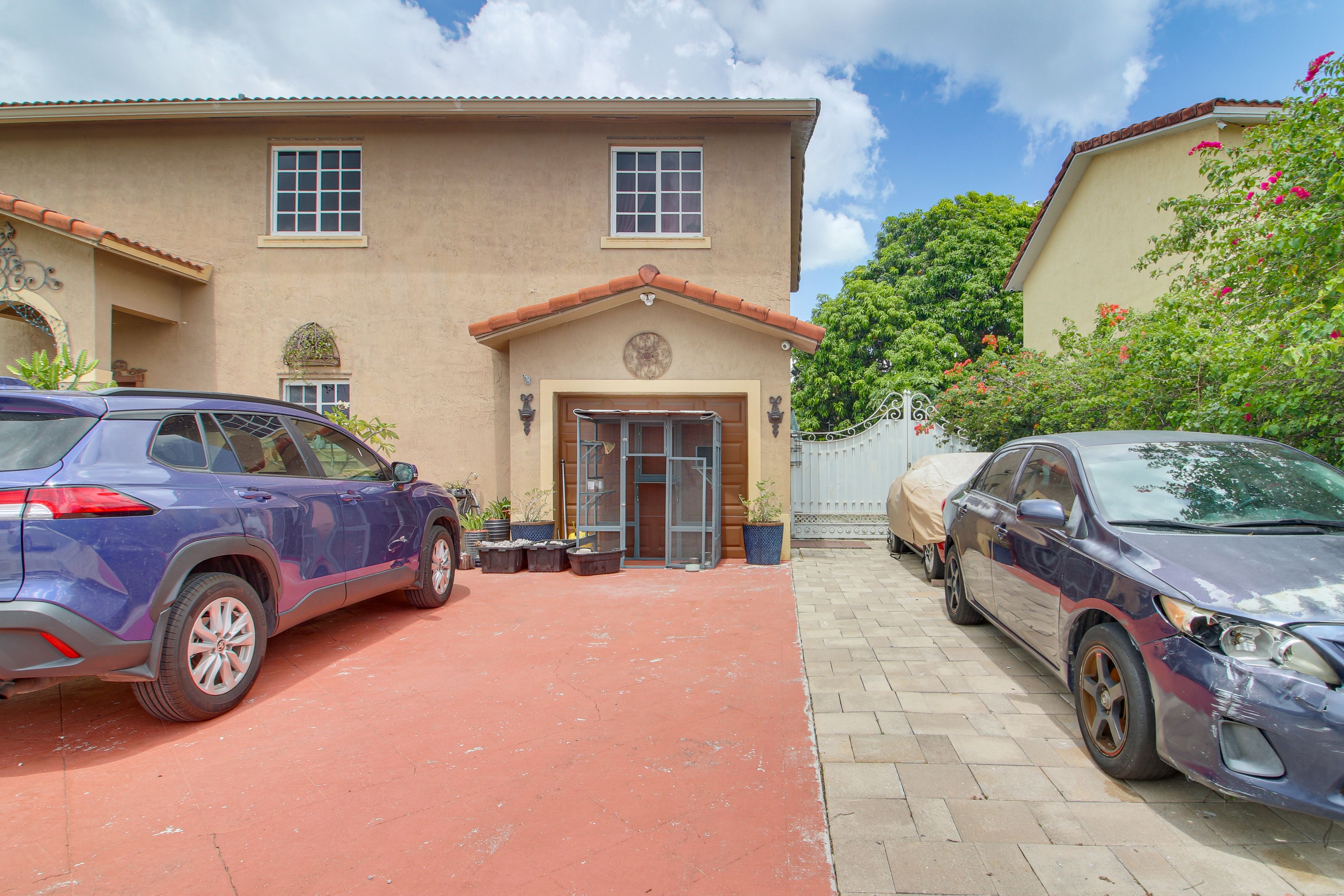 Shared Driveway Parking | 2 Vehicles