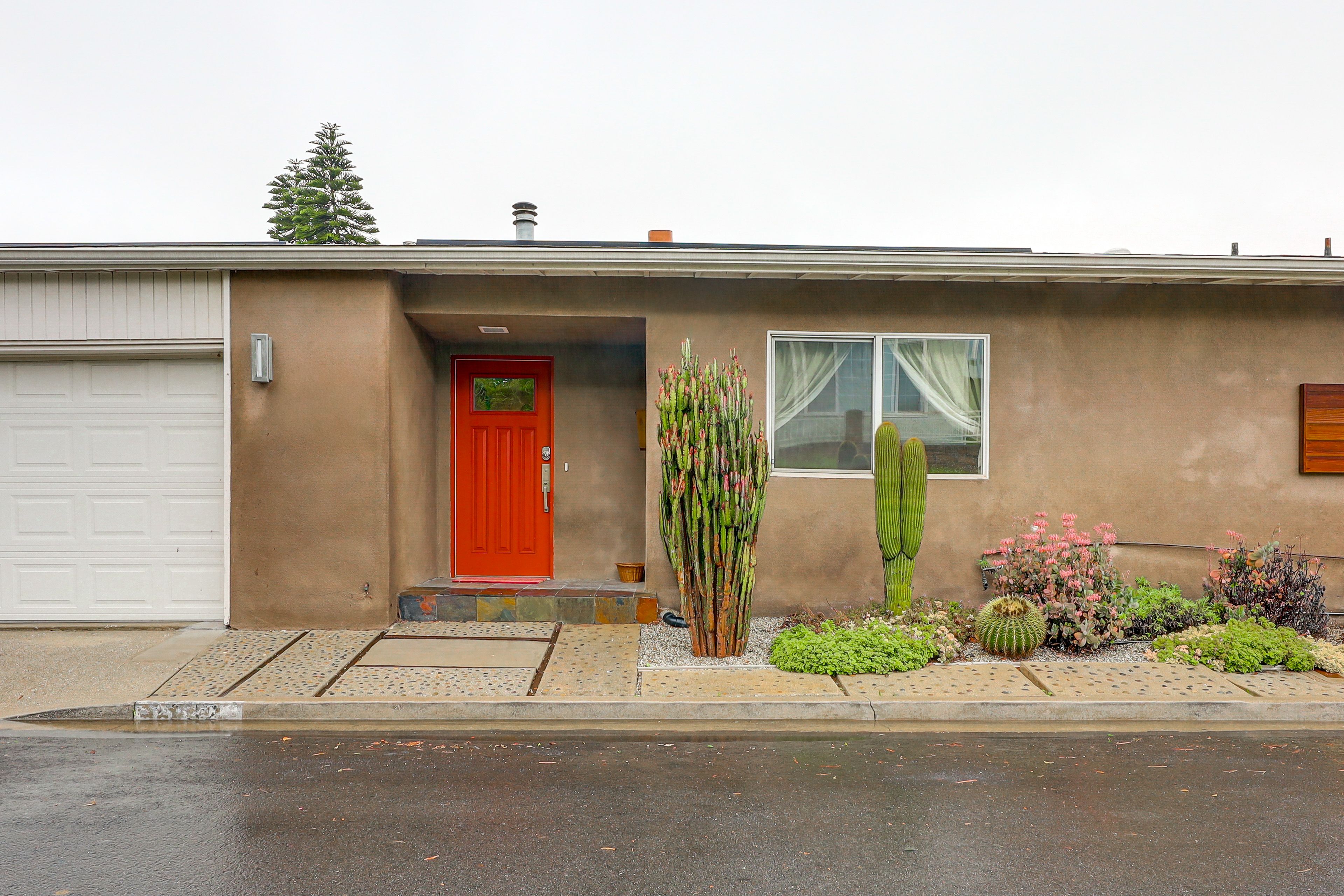 Property Exterior | Garage (1 Vehicle) | Free Street Parking