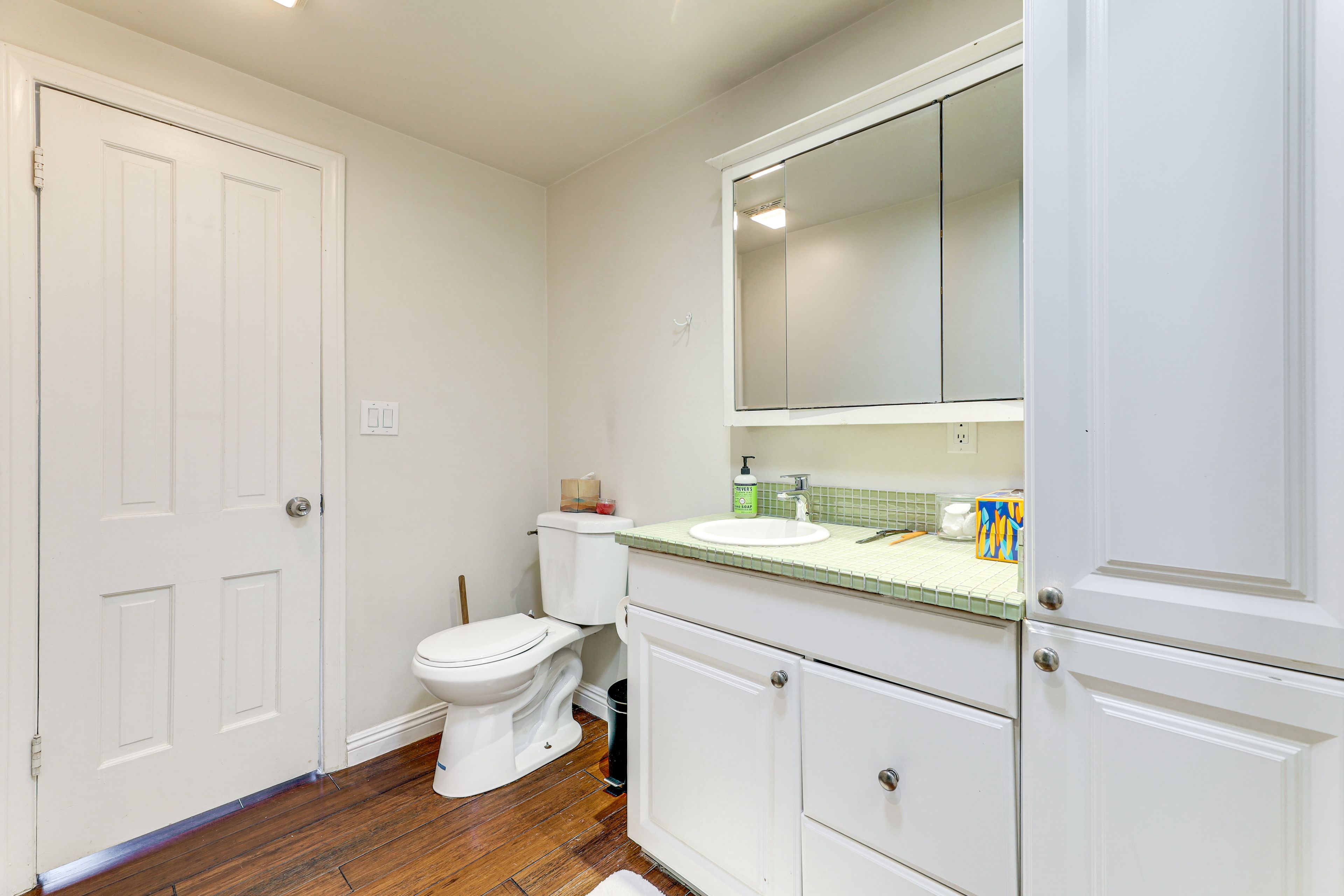 Full Bathroom | 2nd Floor