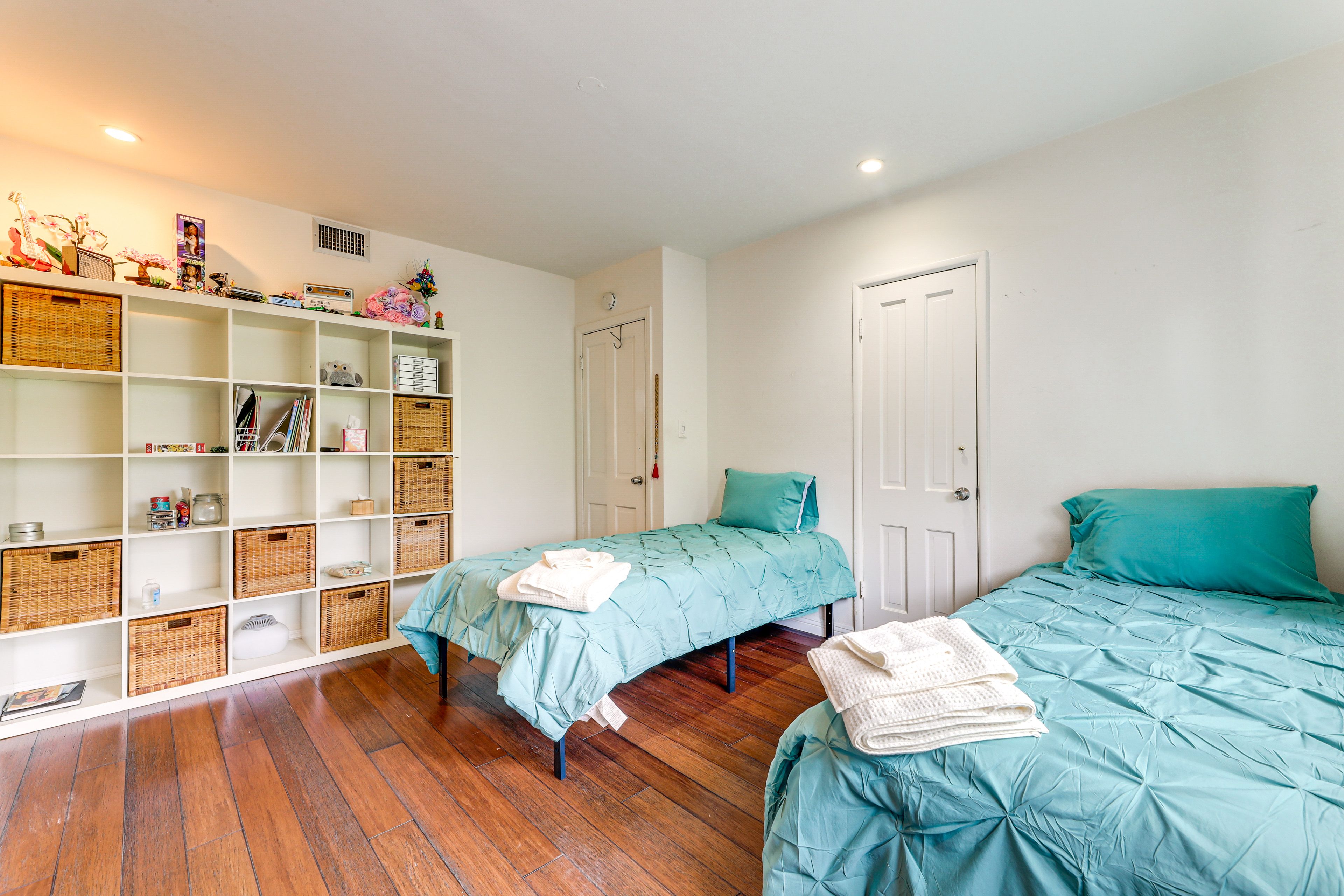 Bedroom 2 | 2 Twin Beds | 1st Floor