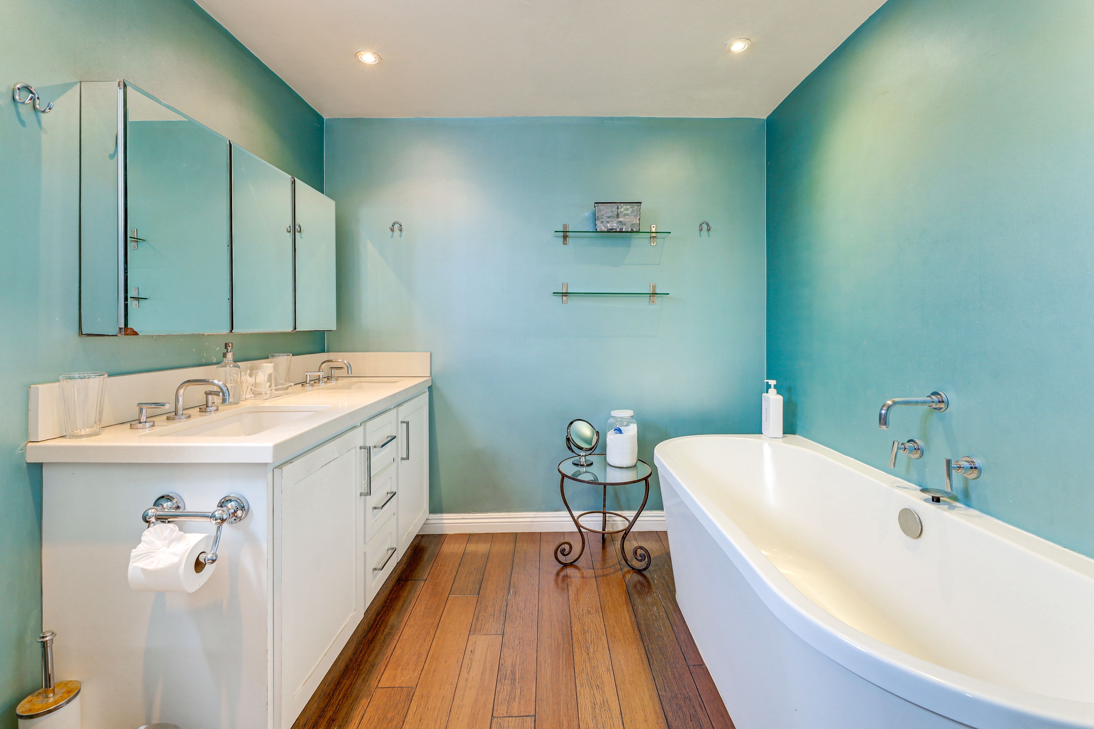 Full Bathroom | 1st Floor