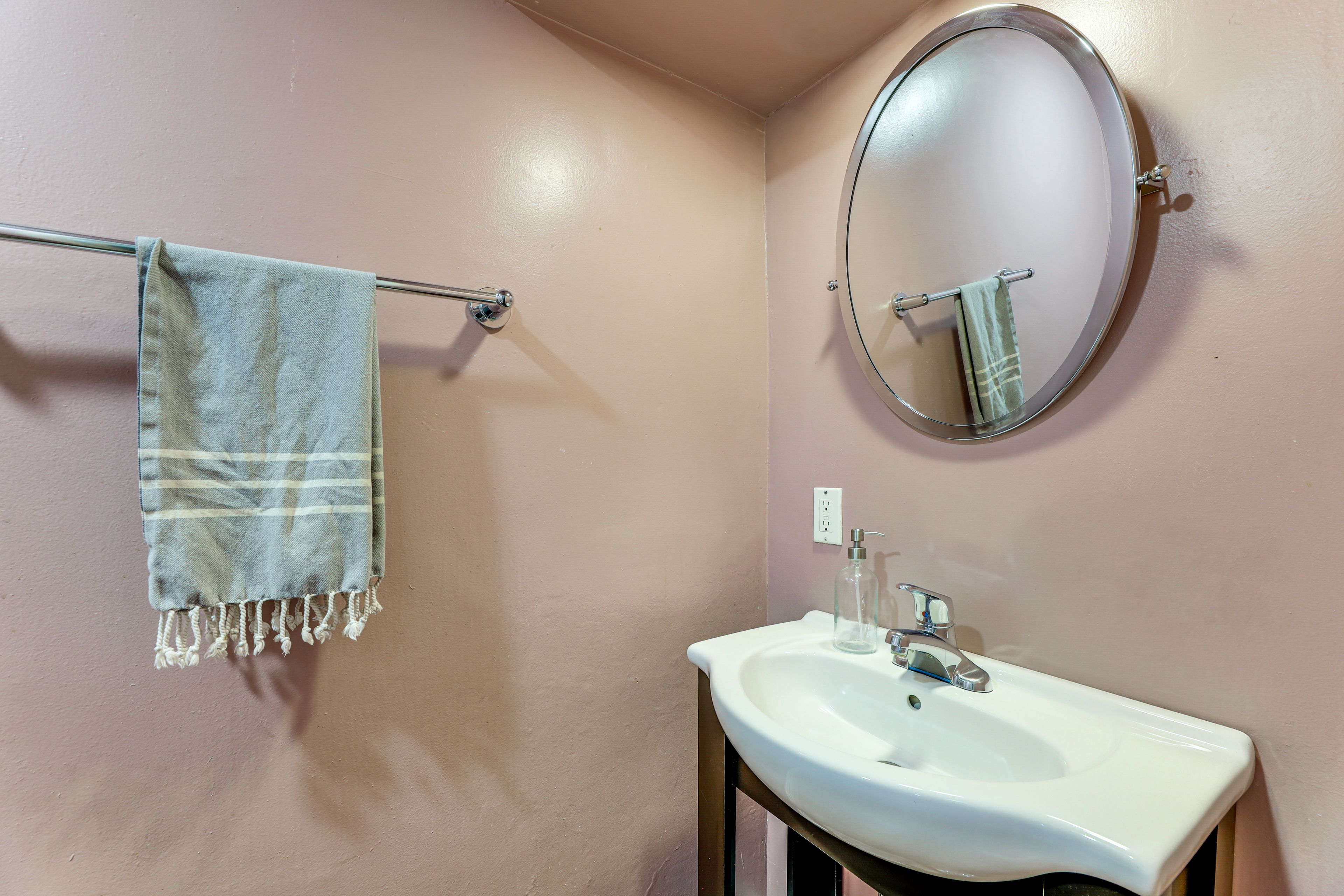 Half Bathroom | 1st Floor