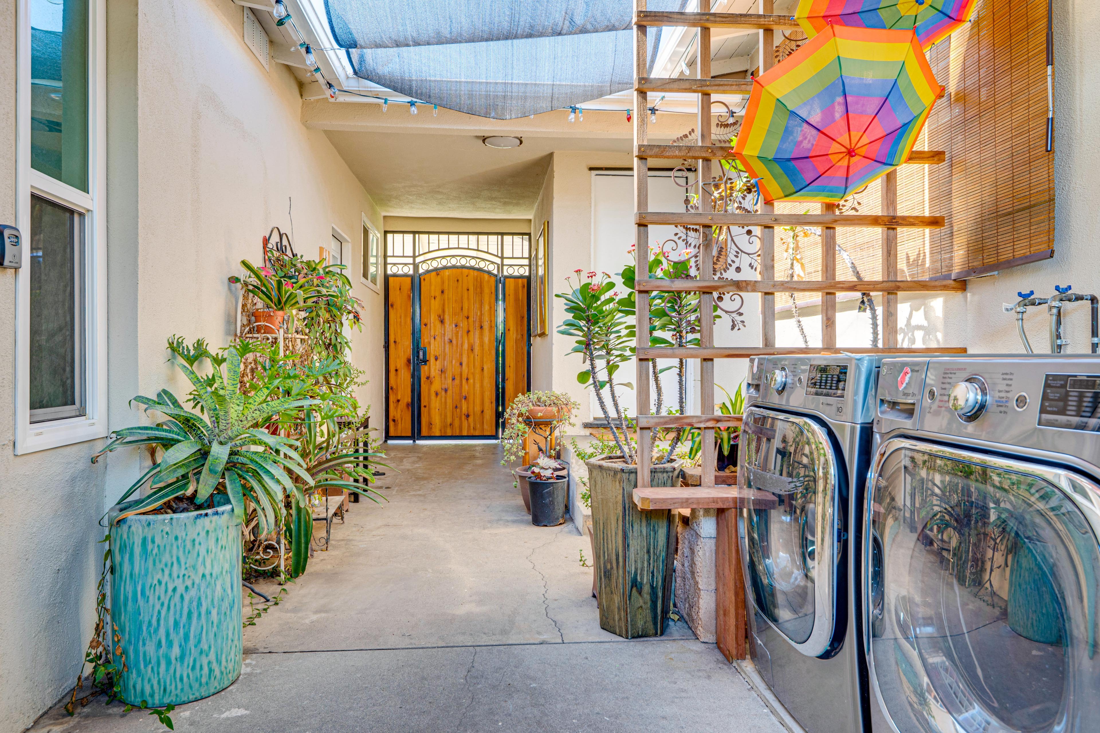 Shared Courtyard | Washer & Dryer