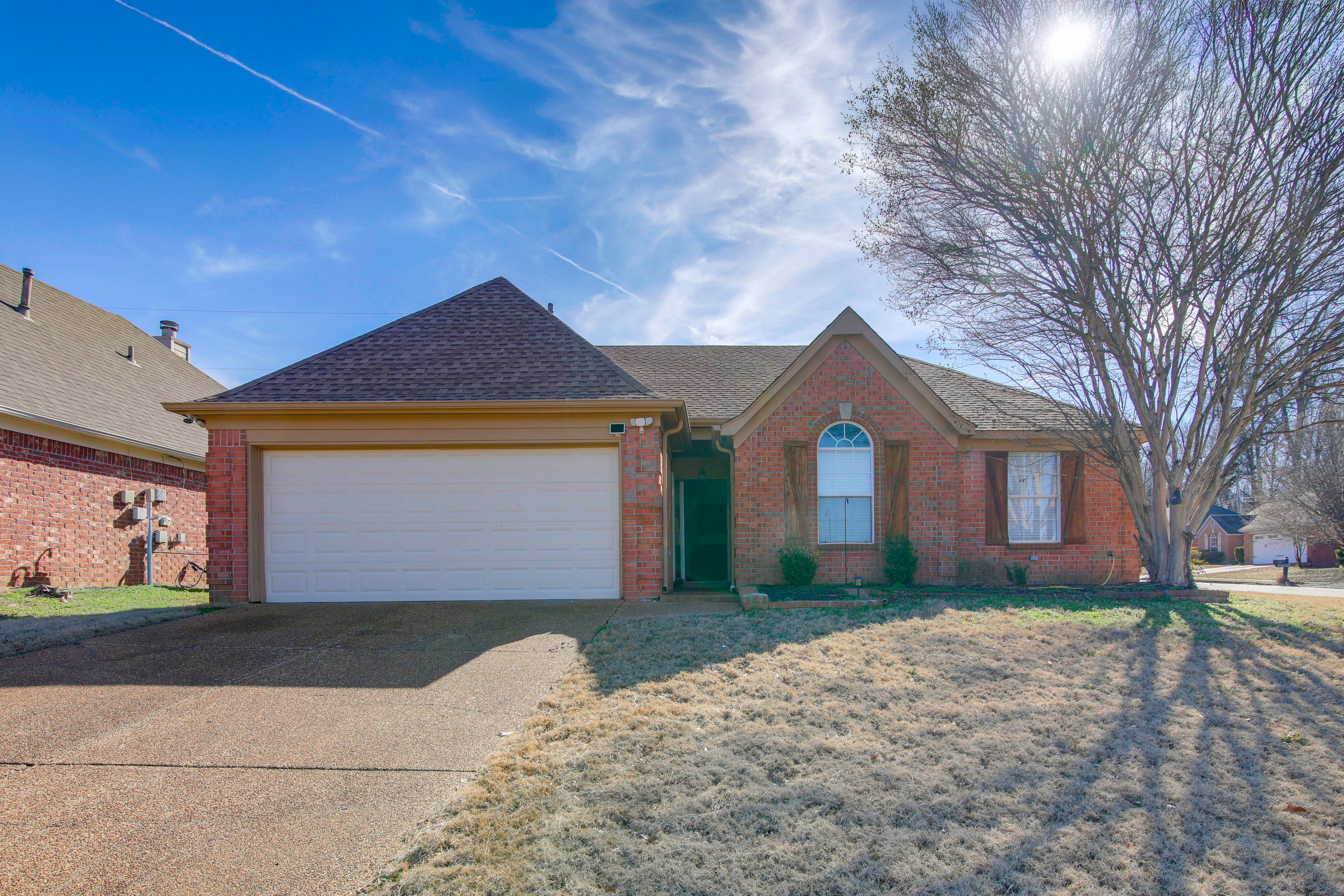 Parking | Garage (2 Vehicles) | Driveway (4 Vehicles)