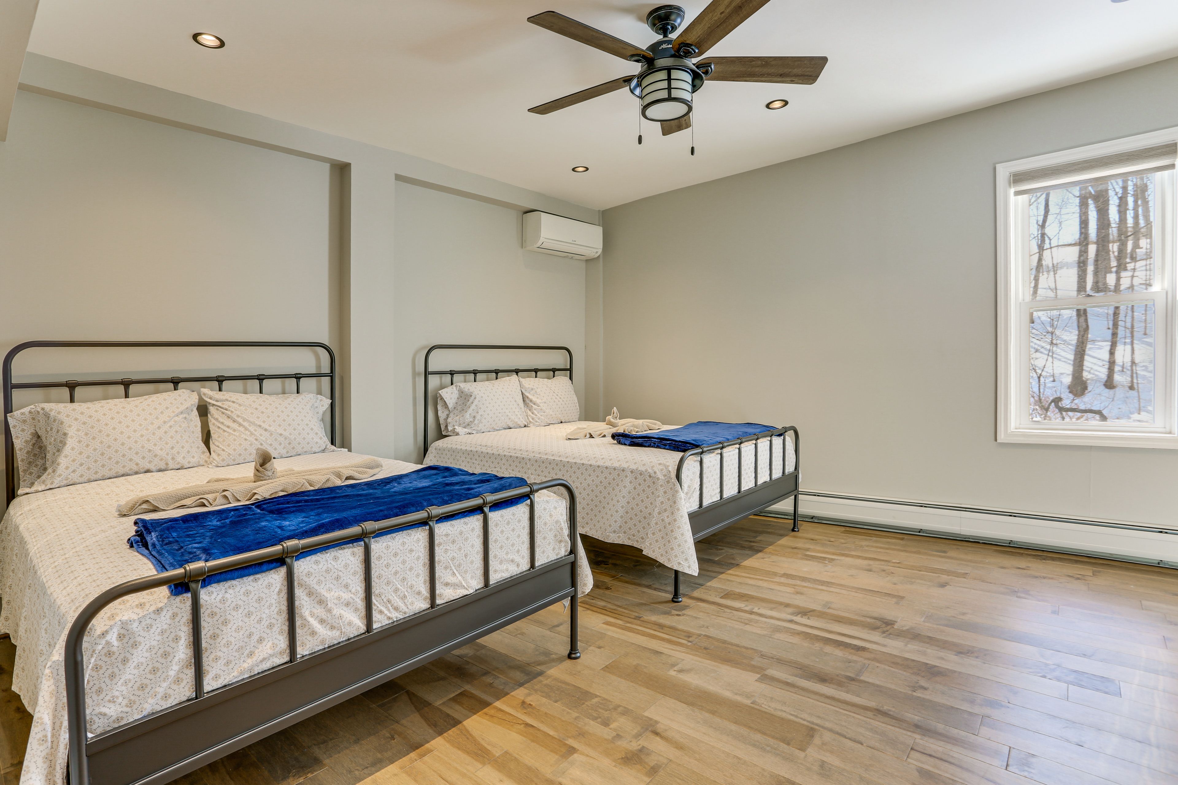 Bedroom 1 | 2 Queen Beds