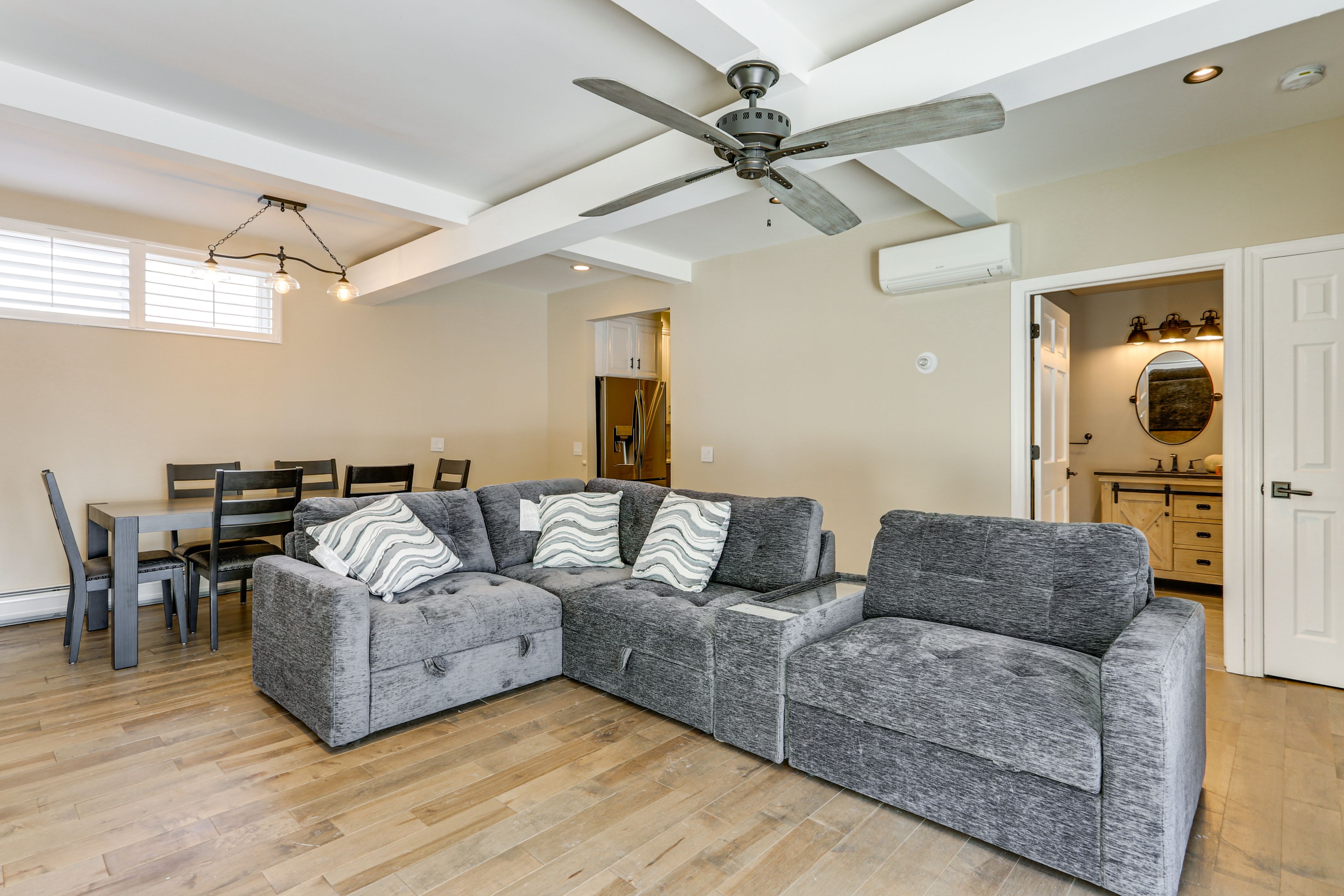 Living Area | Dining Table