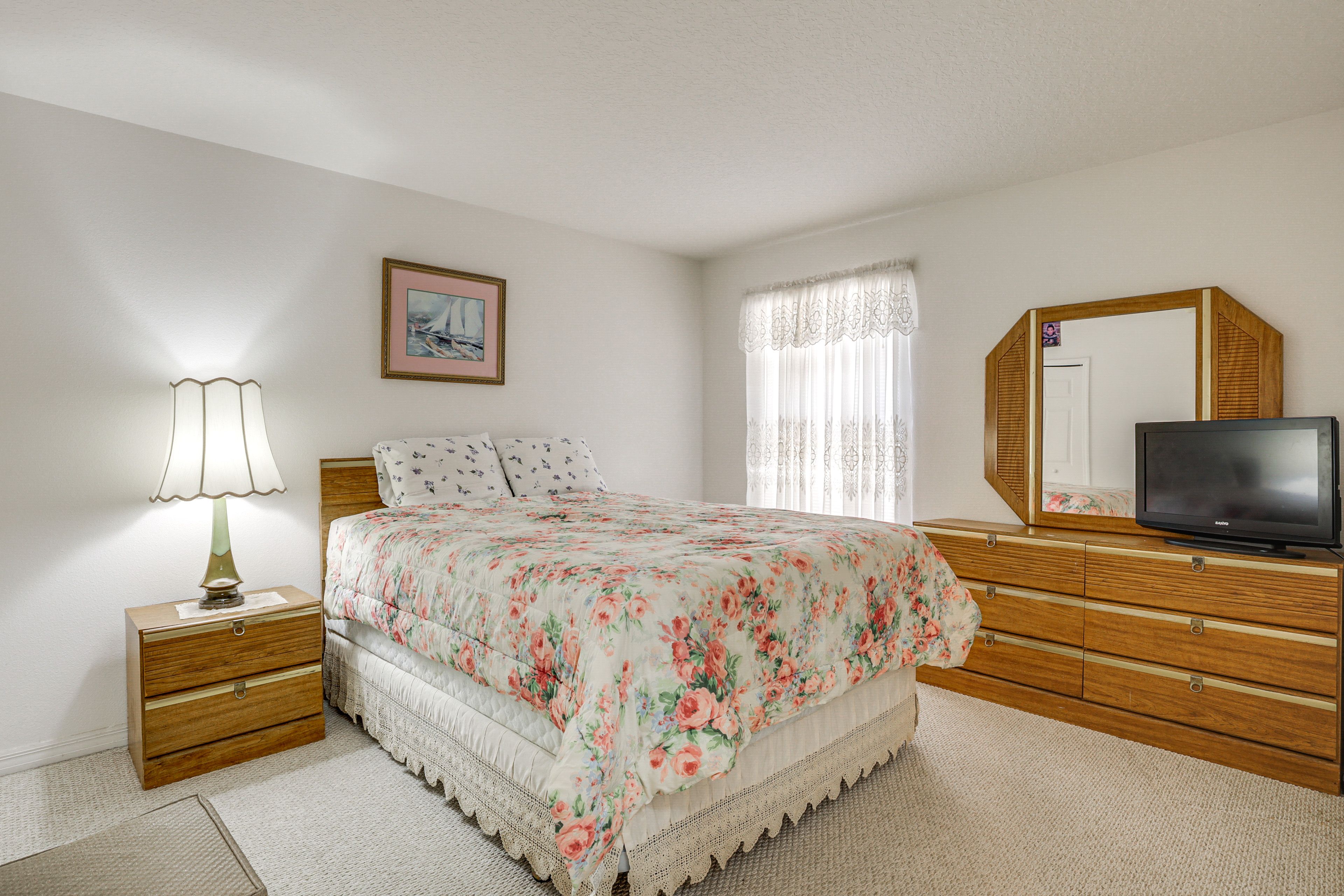 Bedroom 2 | Queen Bed