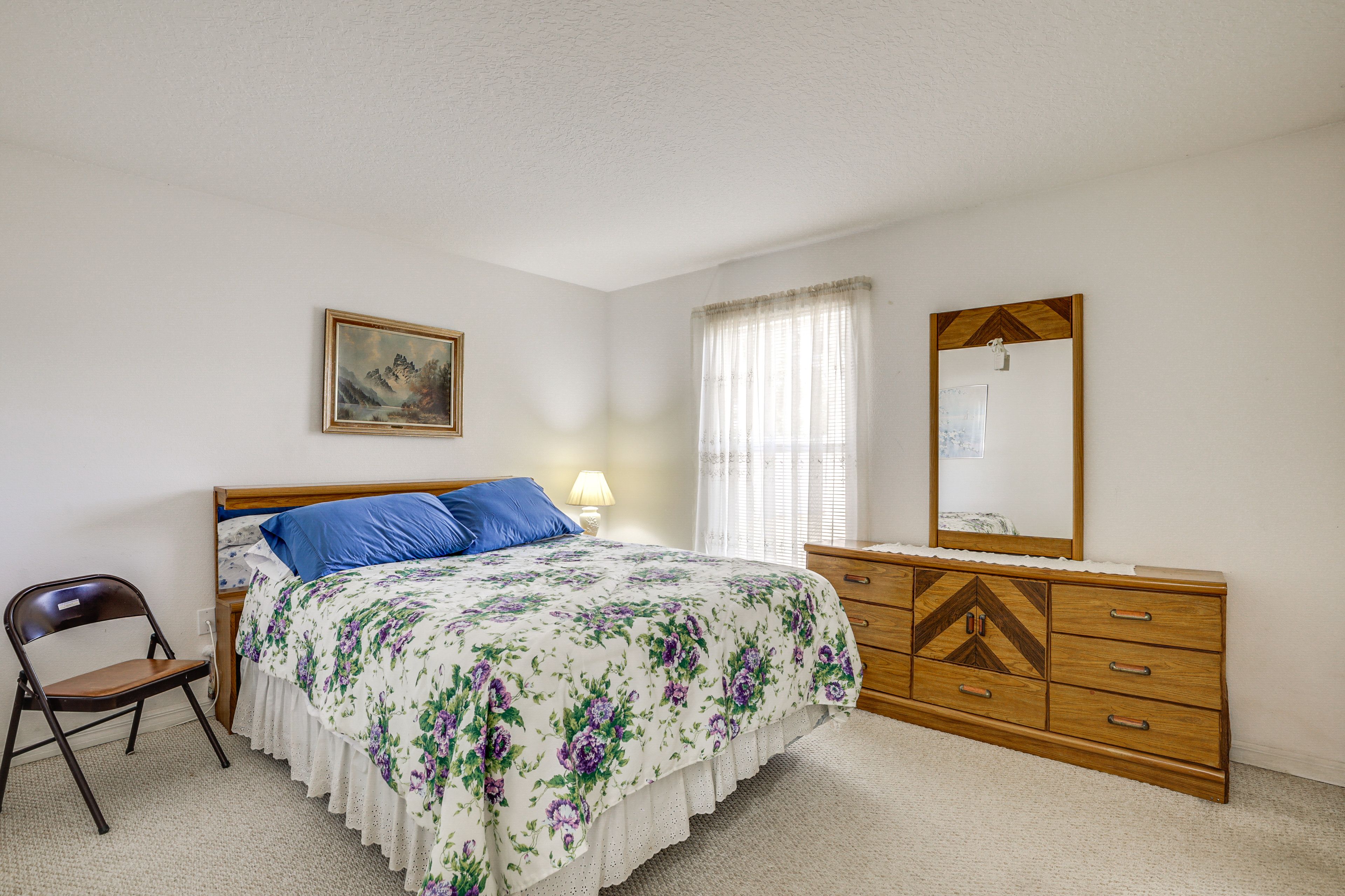 Bedroom 1 | Queen Bed