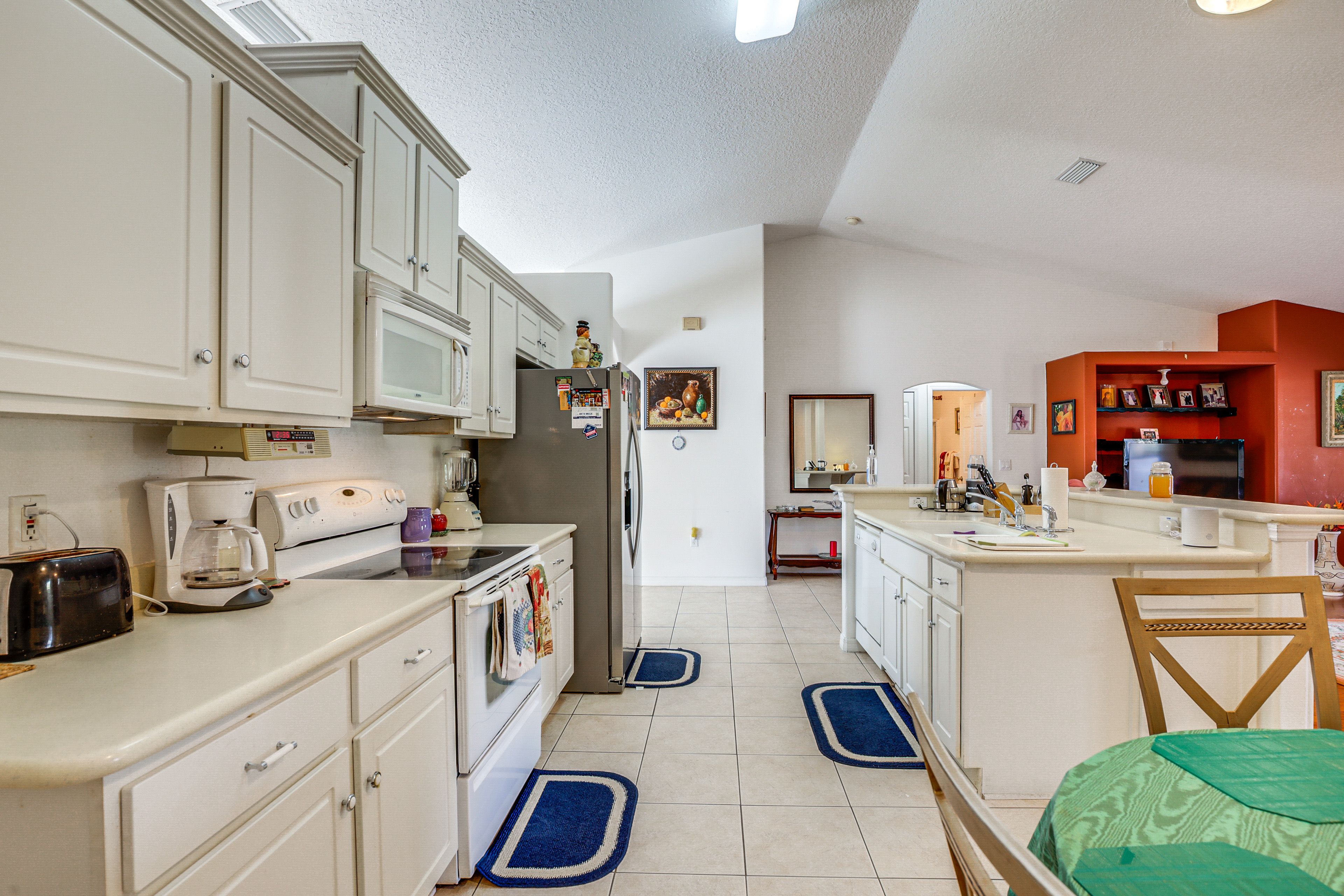 Kitchen & Dining Area