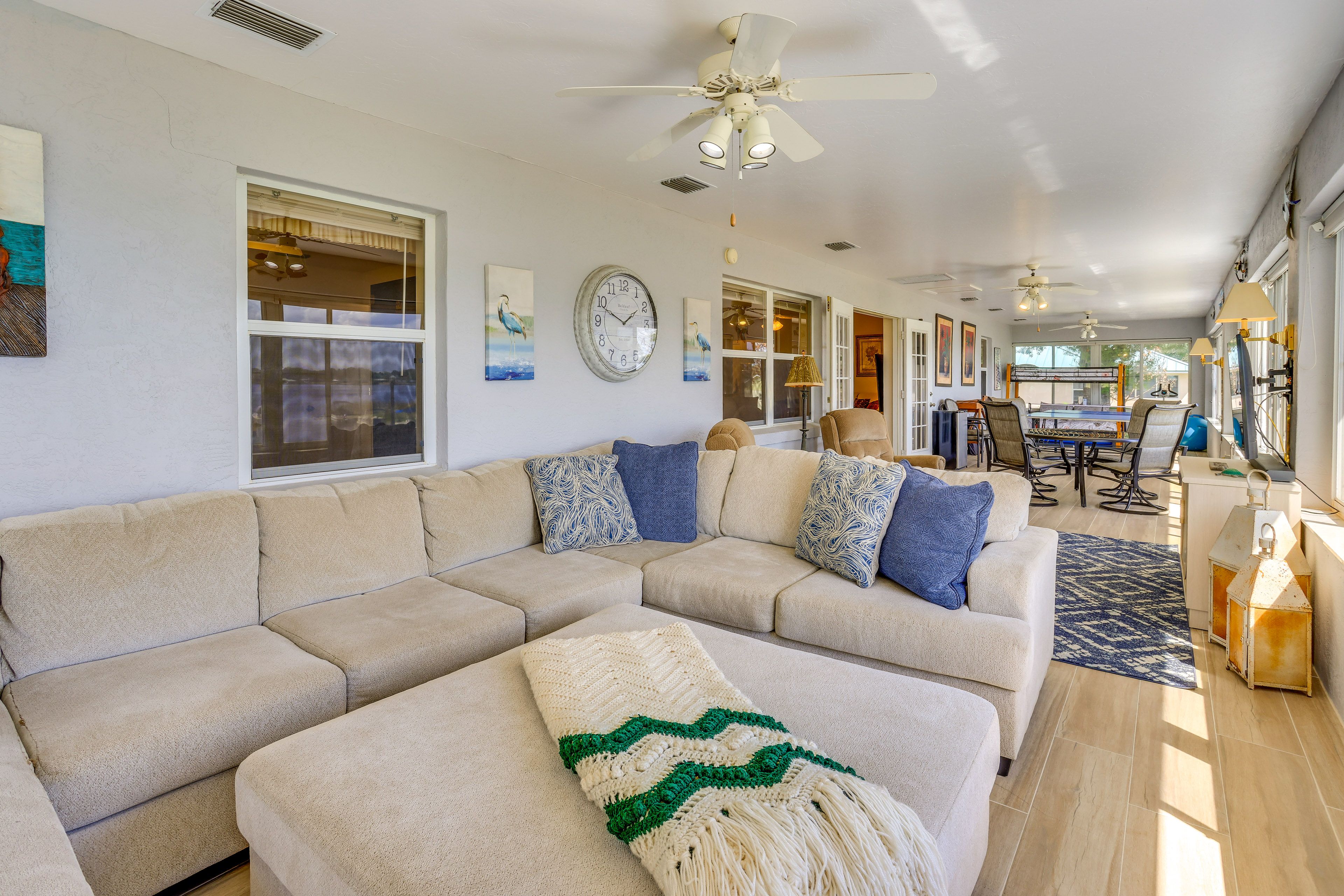 Florida Room | Twin/Full Bunk Bed