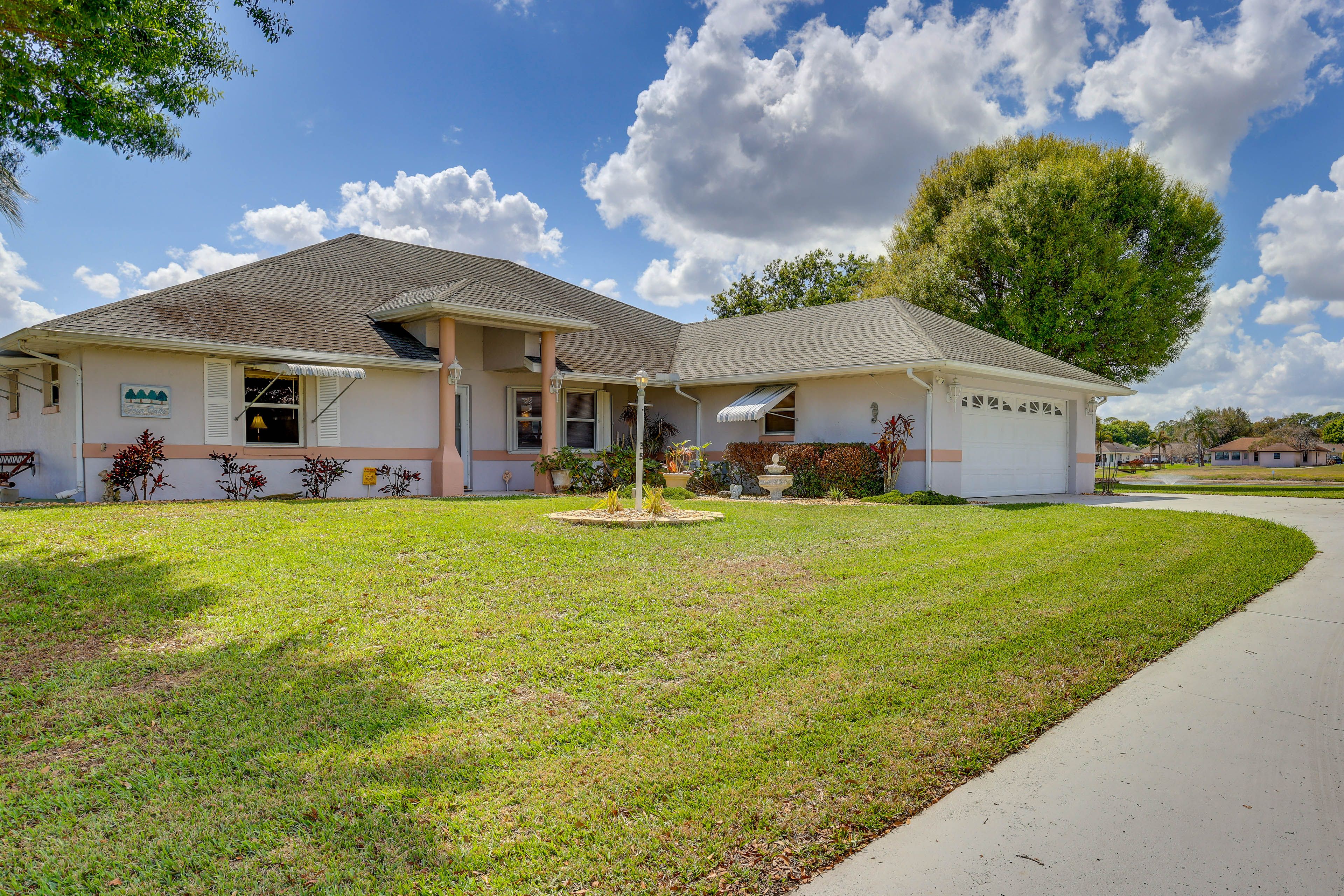 Exterior | Parking | Driveway (4 Vehicles)