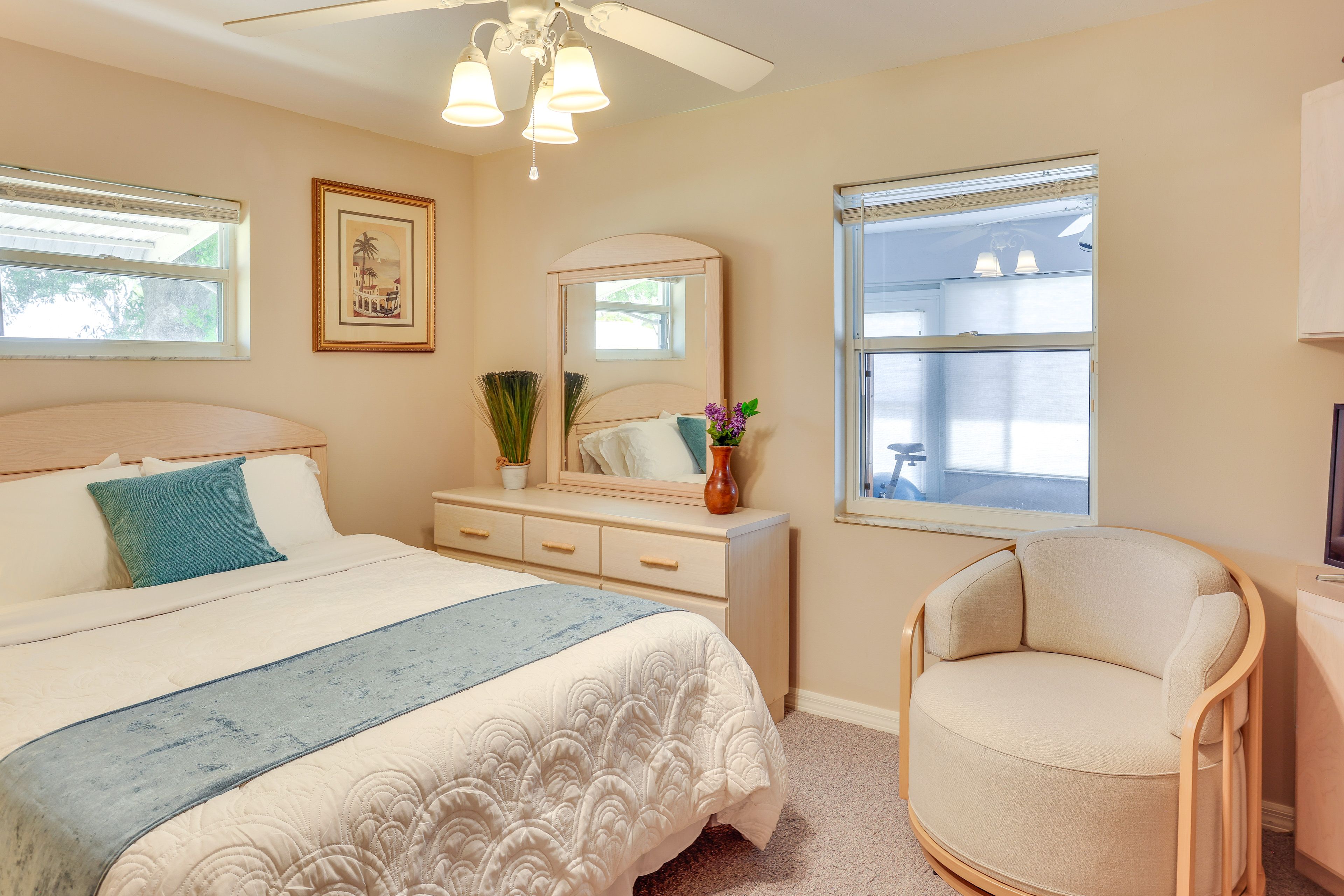 Bedroom 2 | Queen Bed