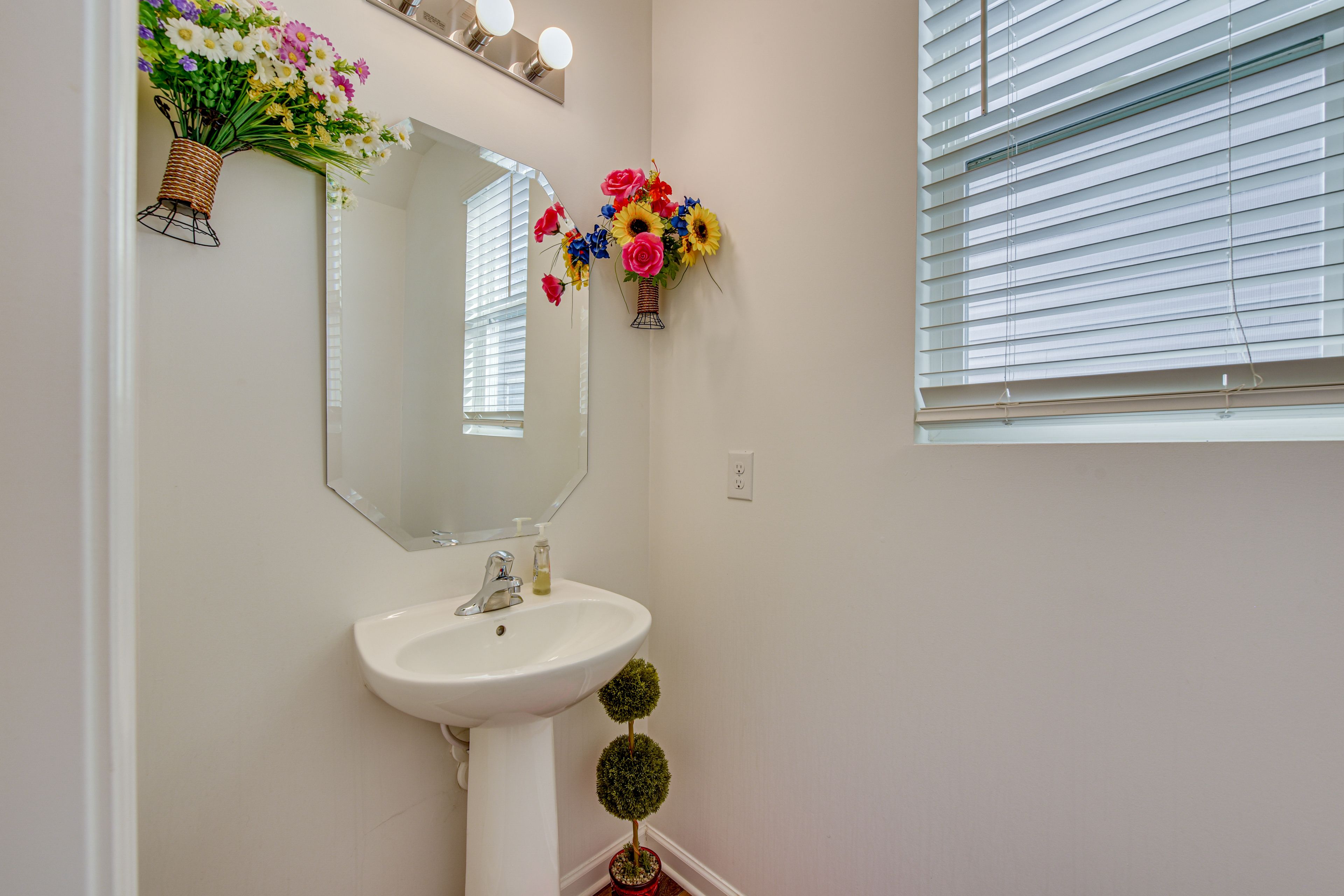 Half Bathroom | 1st Floor