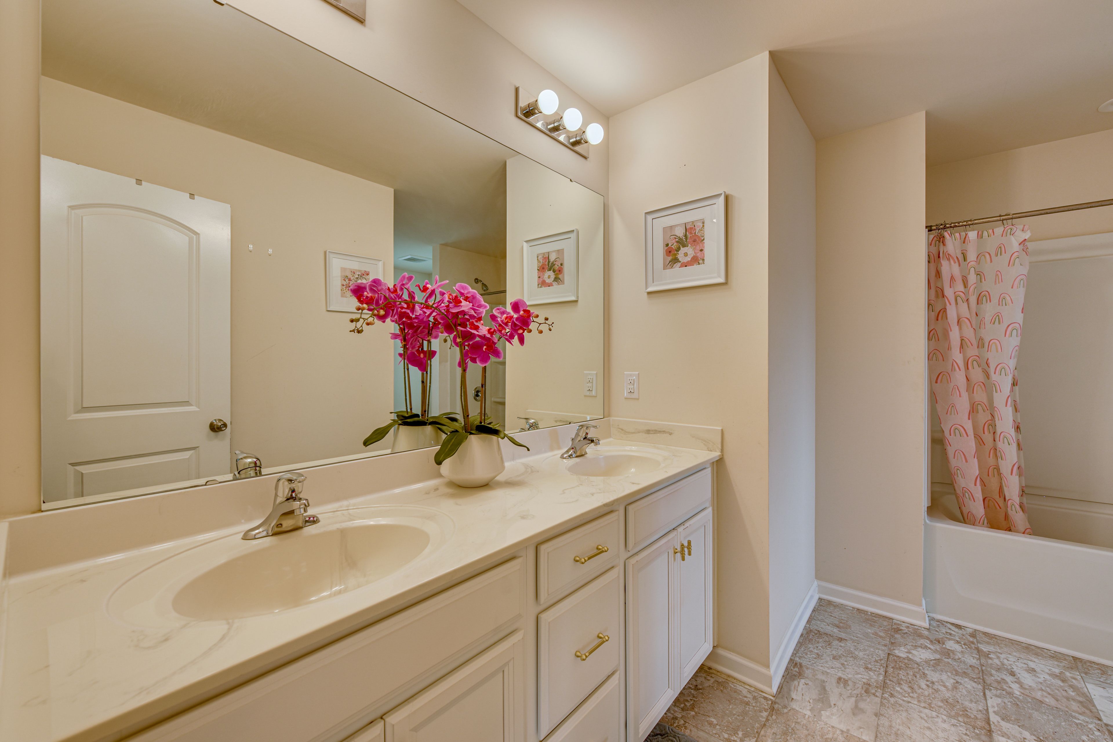 Full Bathroom | 2nd Floor