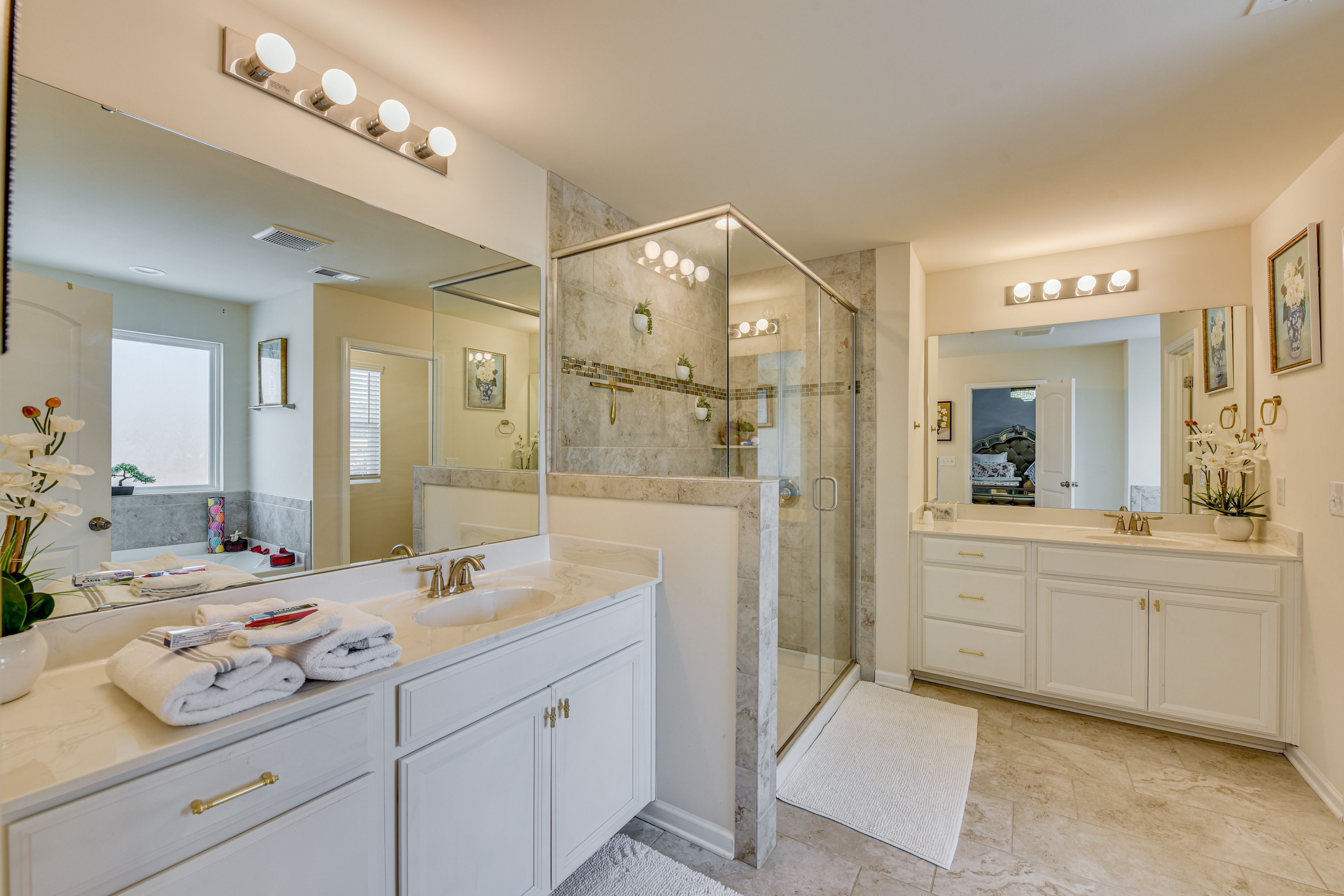 Full Bathroom | 2nd Floor