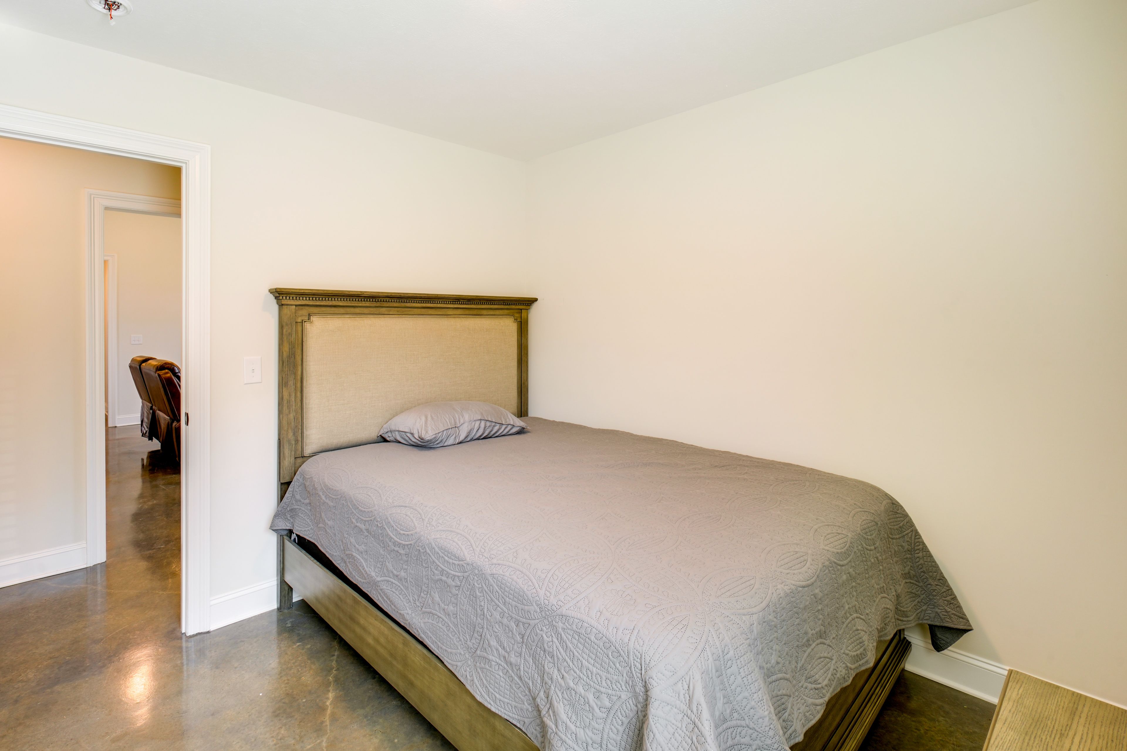 Bedroom 3 | Queen Bed