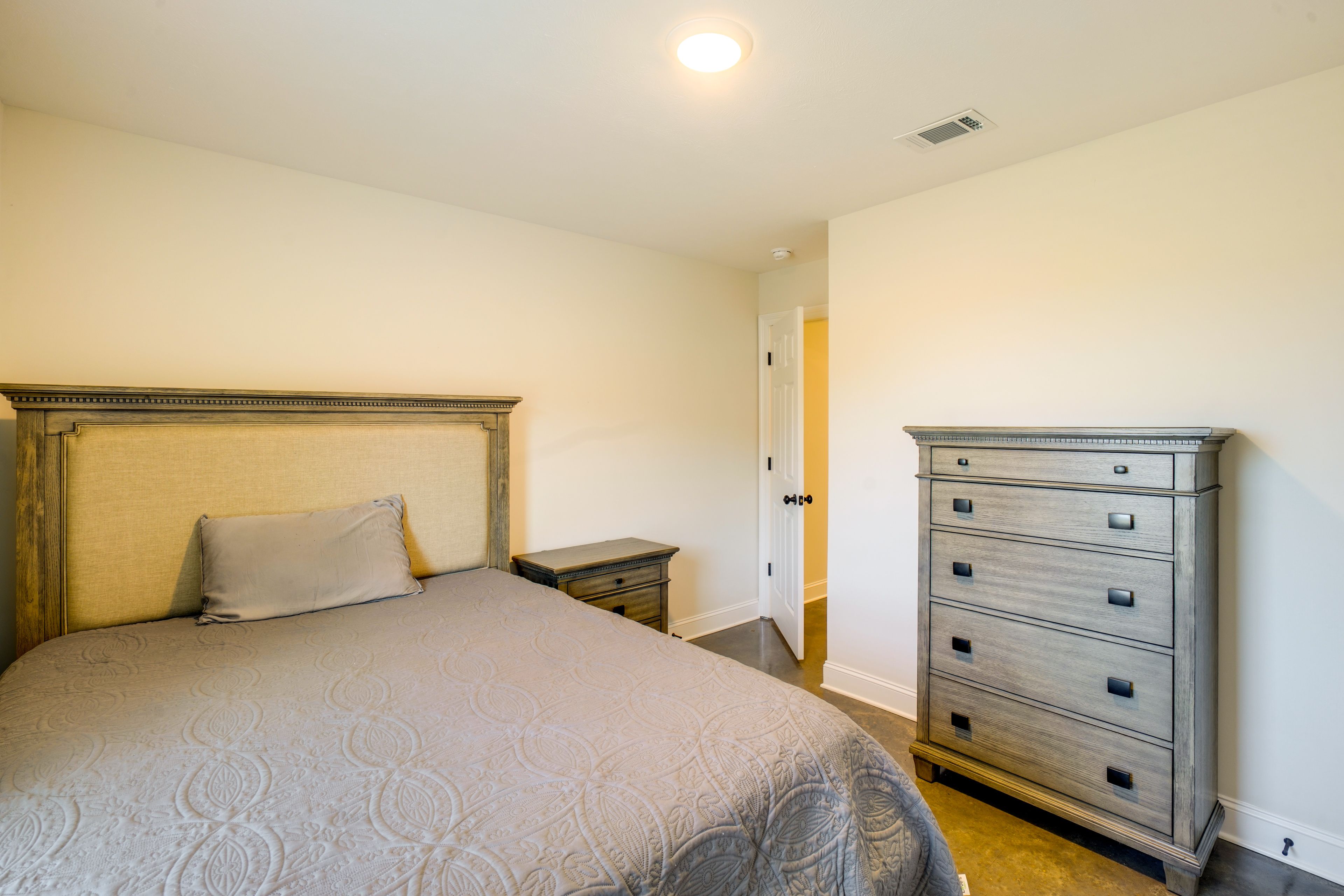 Bedroom 4 | Queen Bed