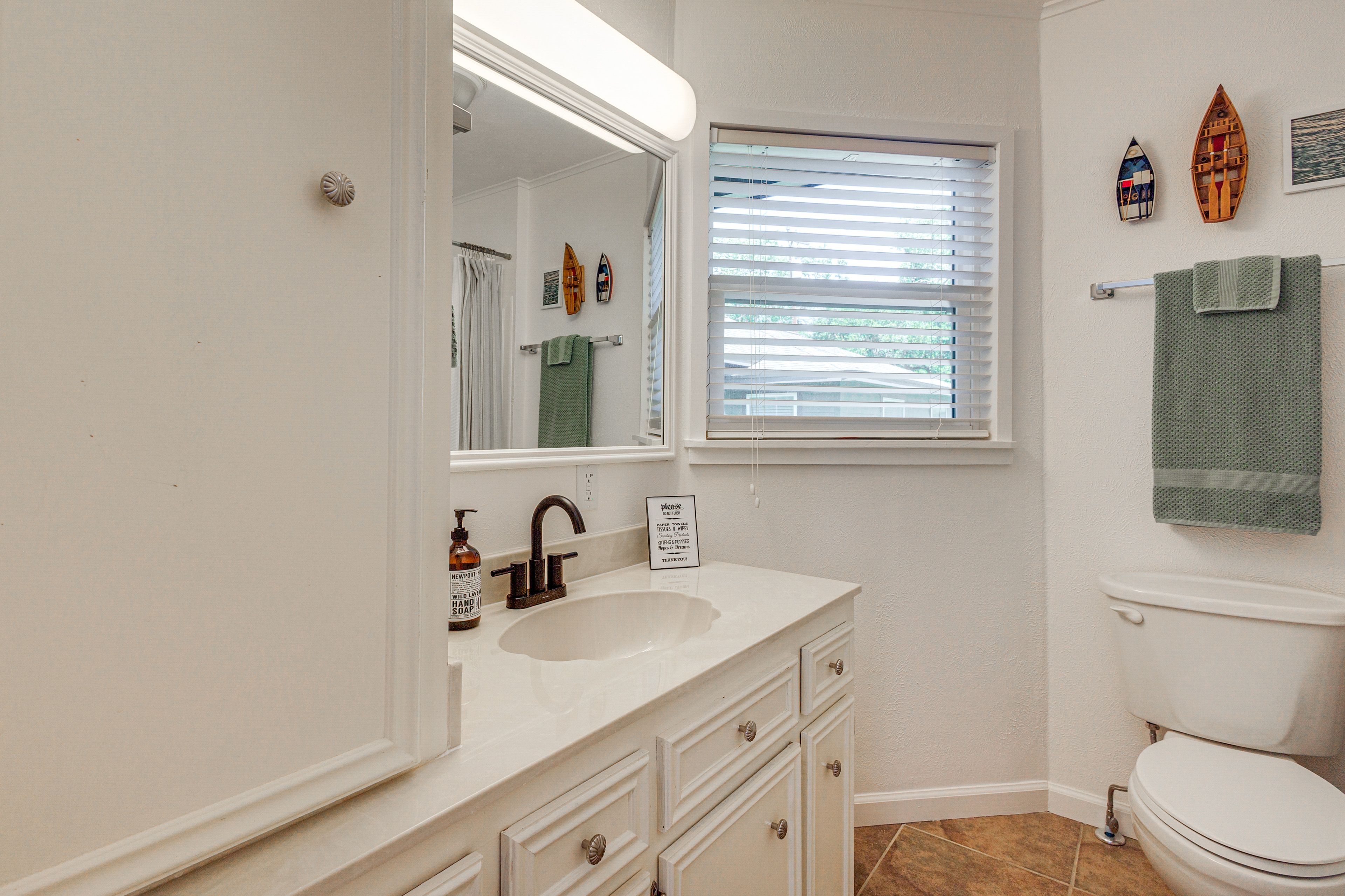 Full Bathroom | 1st Floor