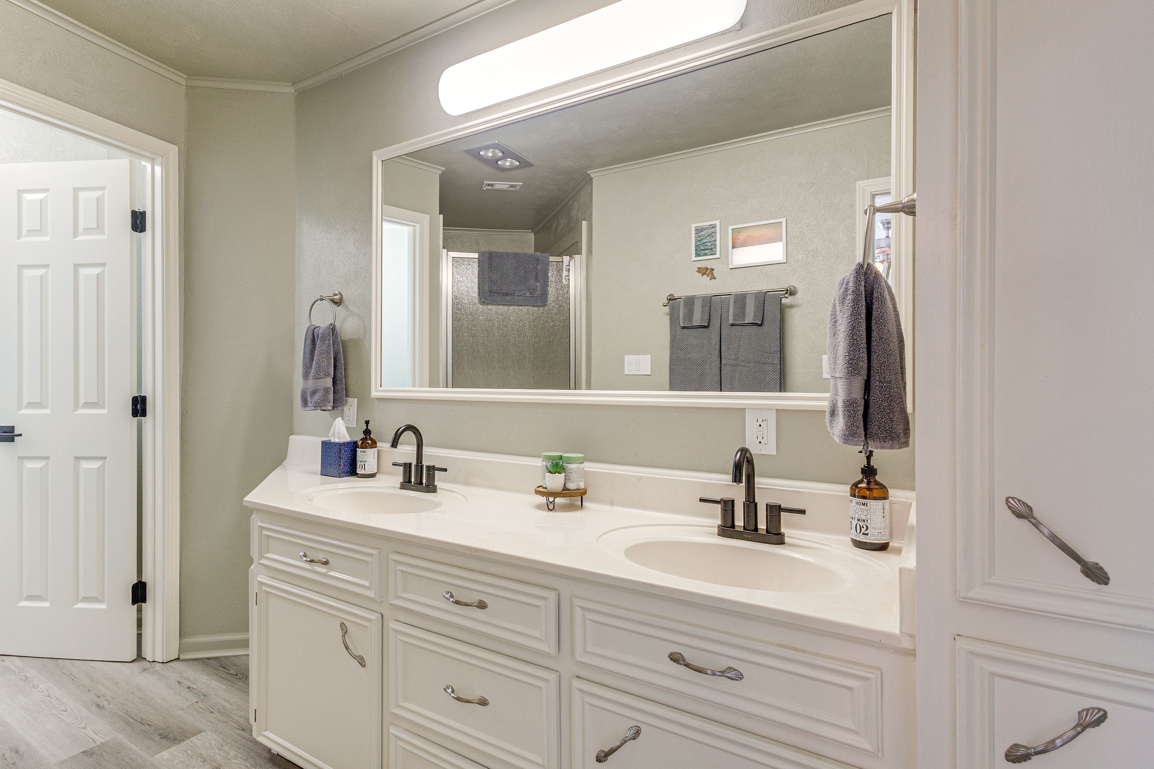 Full Bathroom | 1st Floor