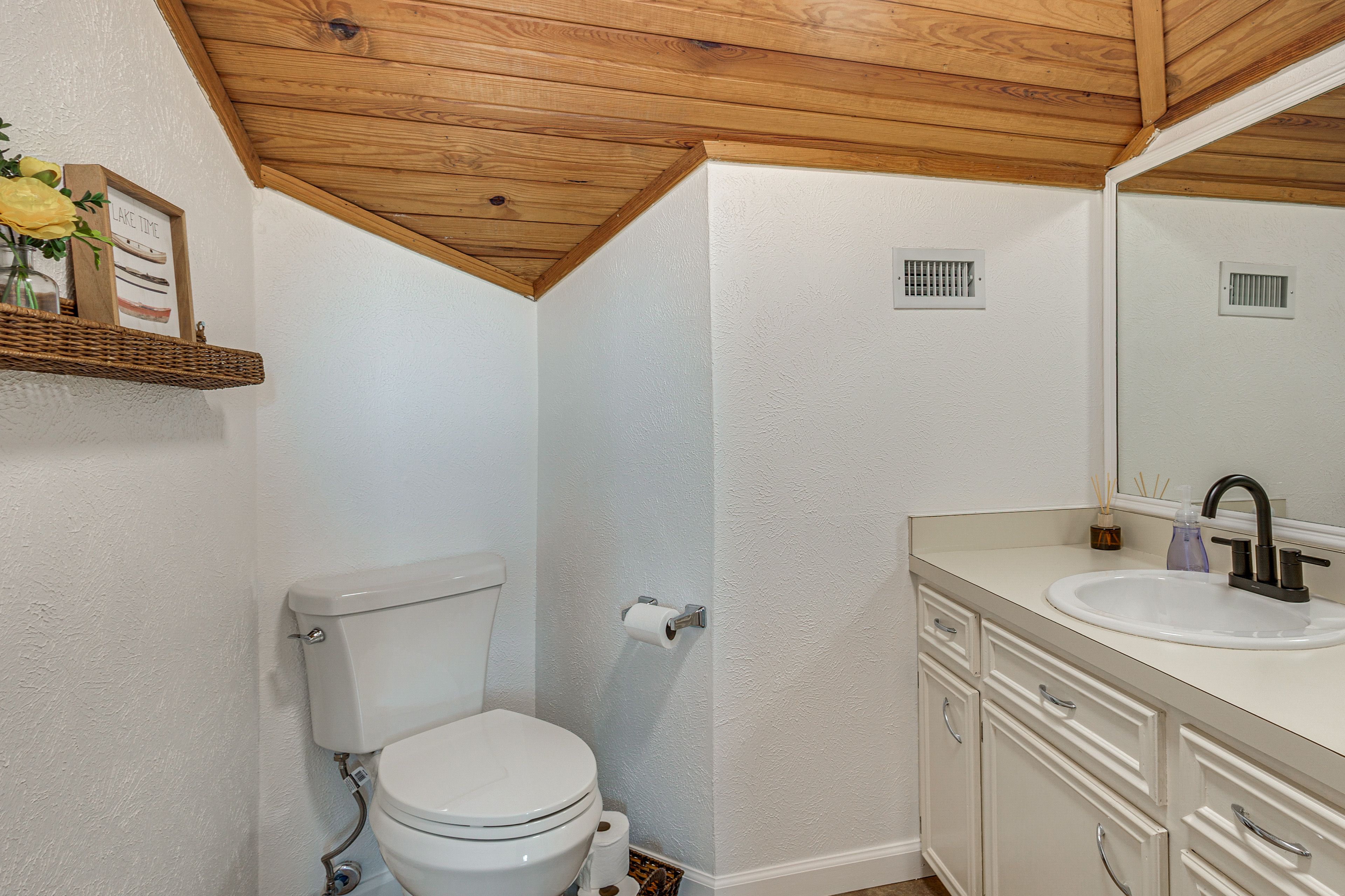 Half Bathroom | 2nd Floor