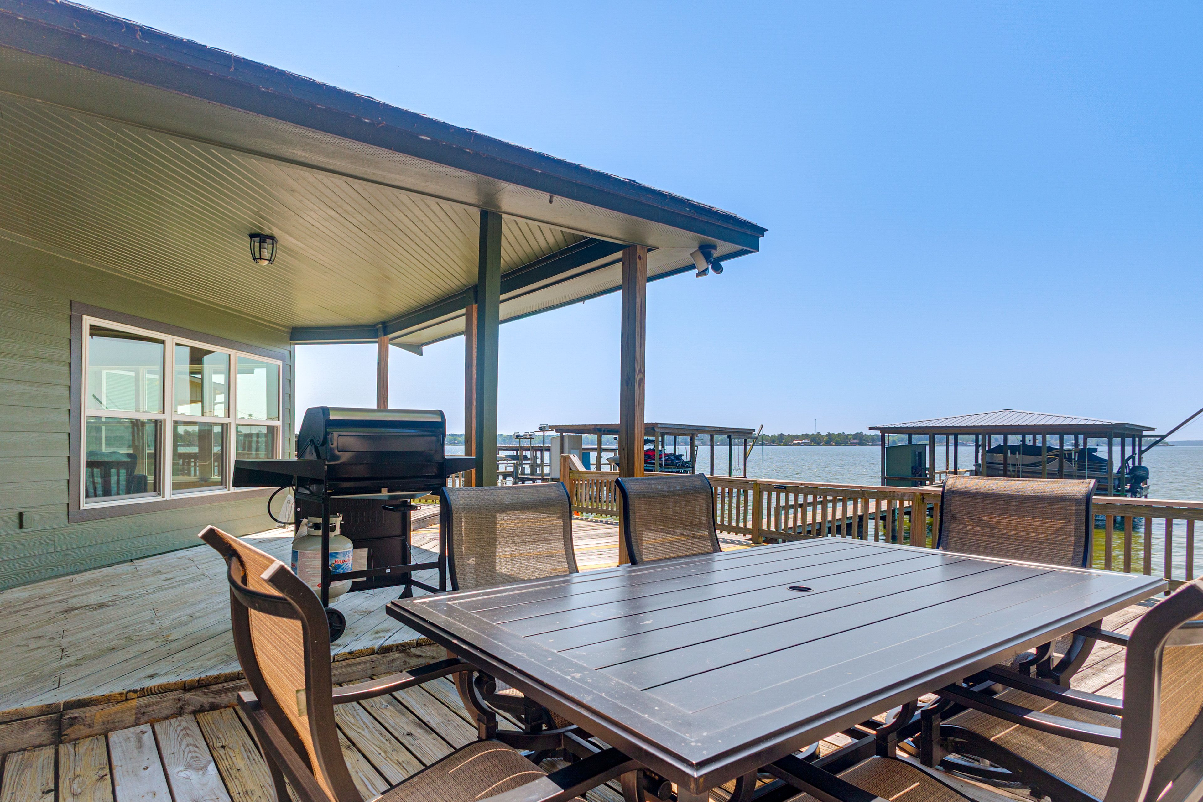 Livingston Vacation Rental | 2BR | 2.5BA | 1,800 Sq Ft | 5 Steps to Enter