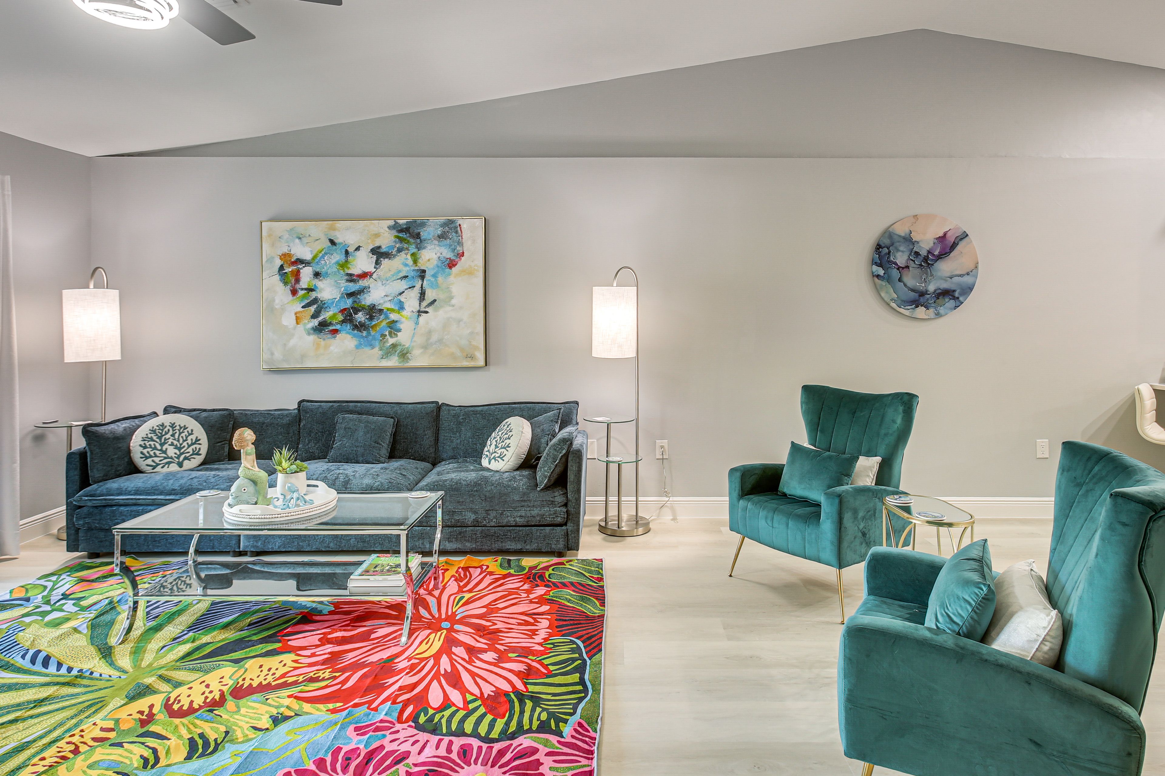 Living Room | Free WiFi | Central Heating & Air Conditioning | High-Top Table