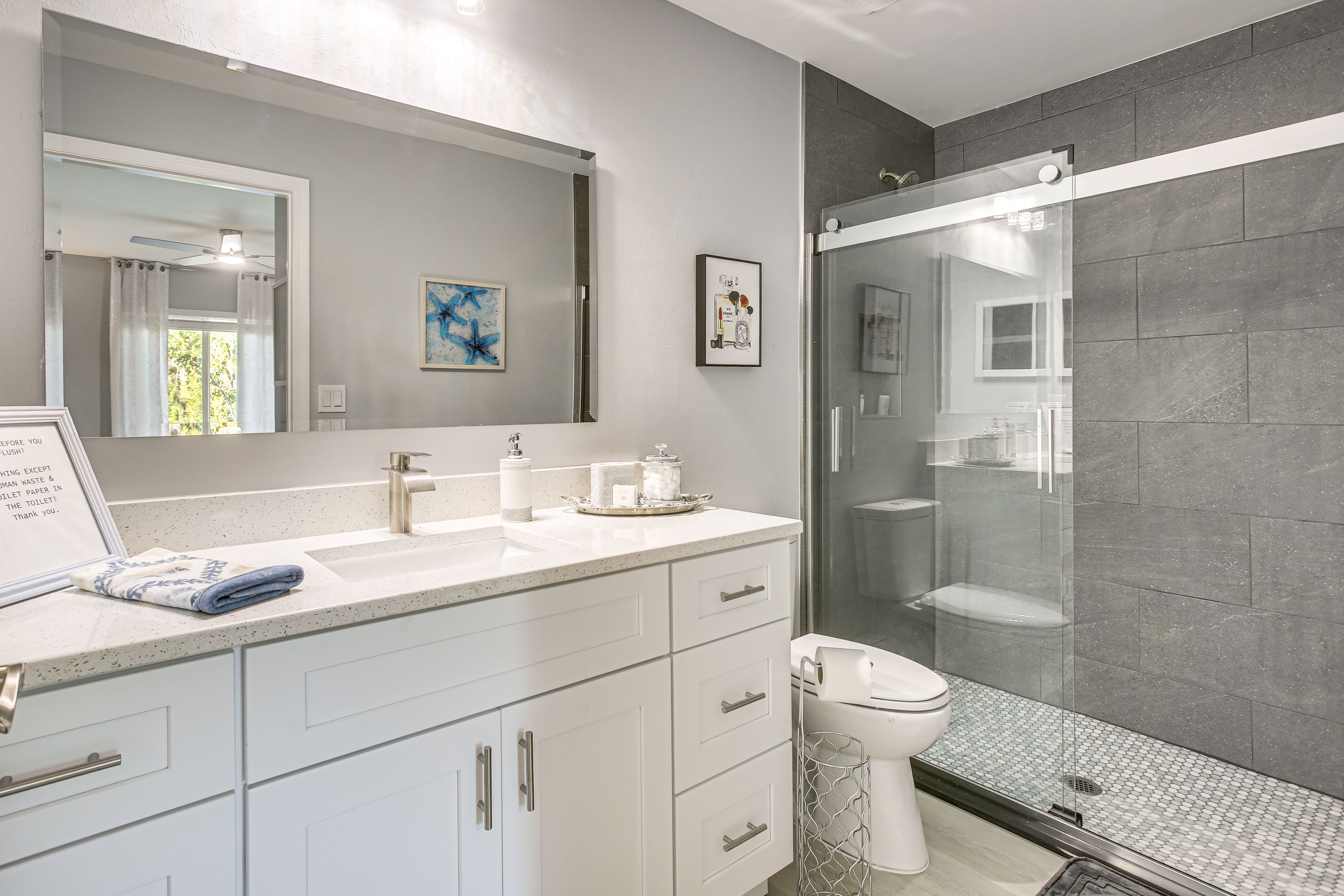 Full Bathroom | Complimentary Toiletries | Towels Provided