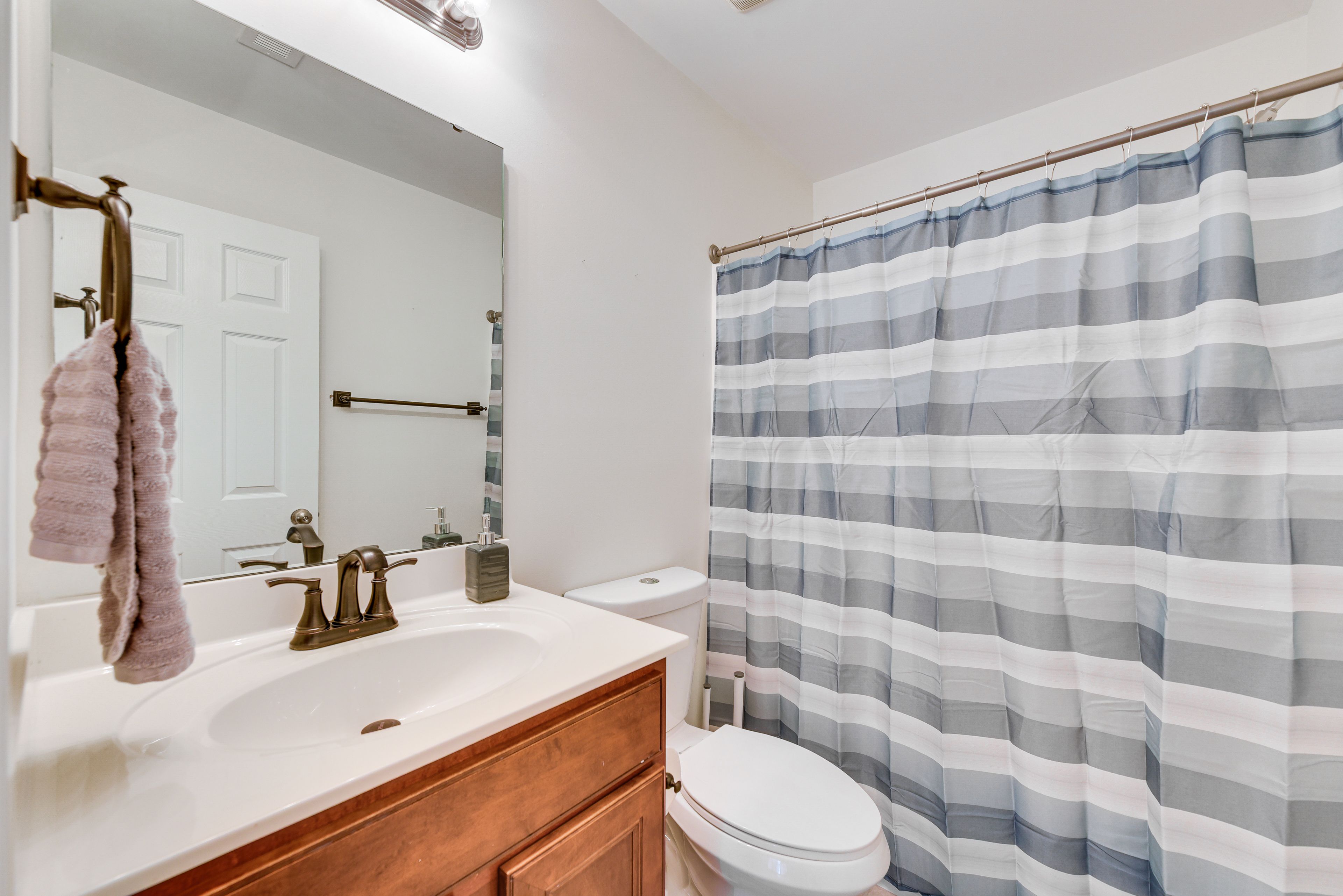 Full Bathroom | 2nd Floor