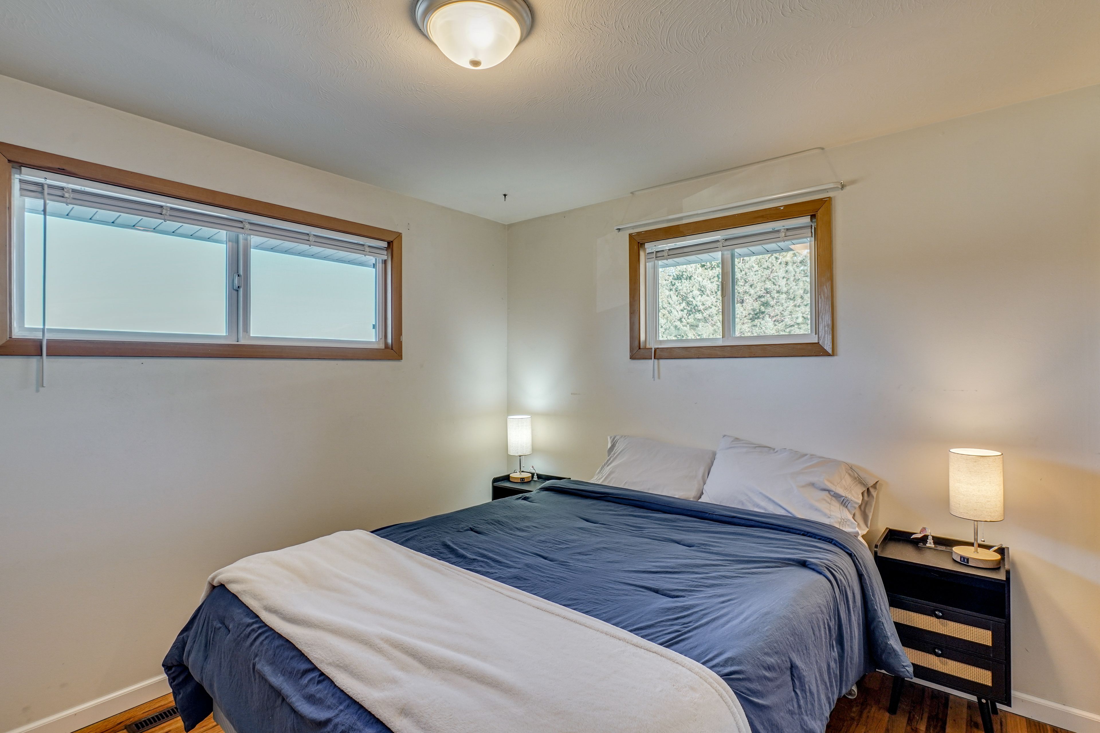 Bedroom 2 | Queen Bed