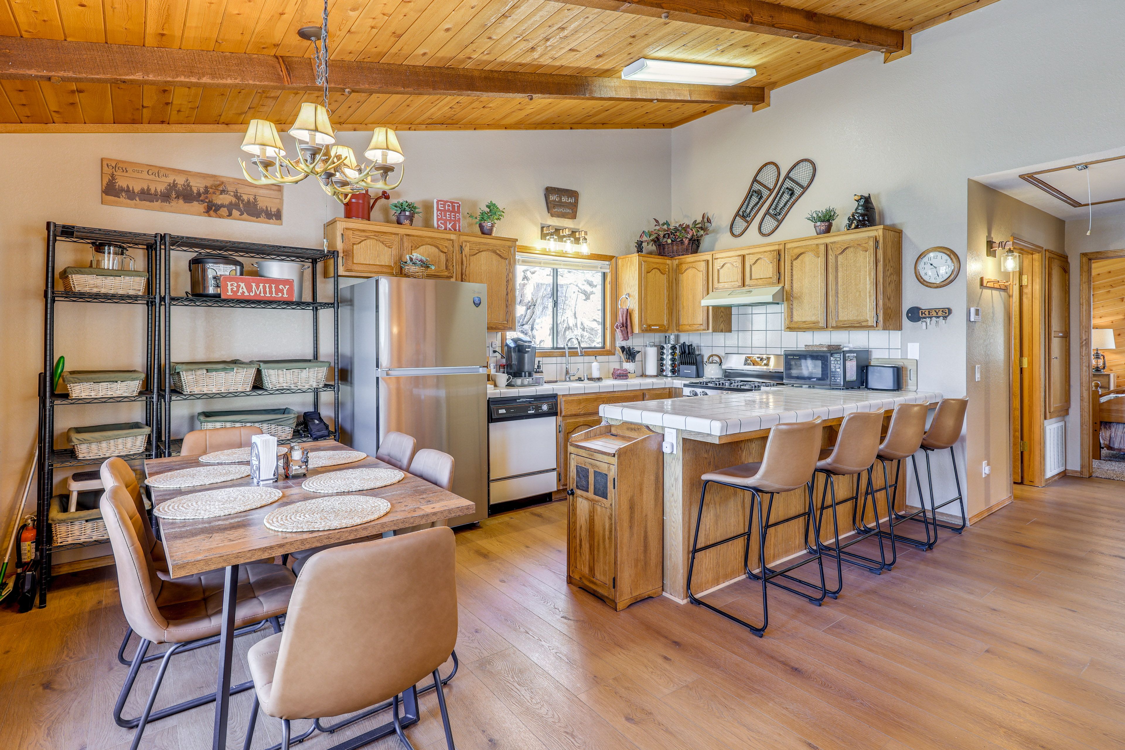 Dining Area | Kitchen