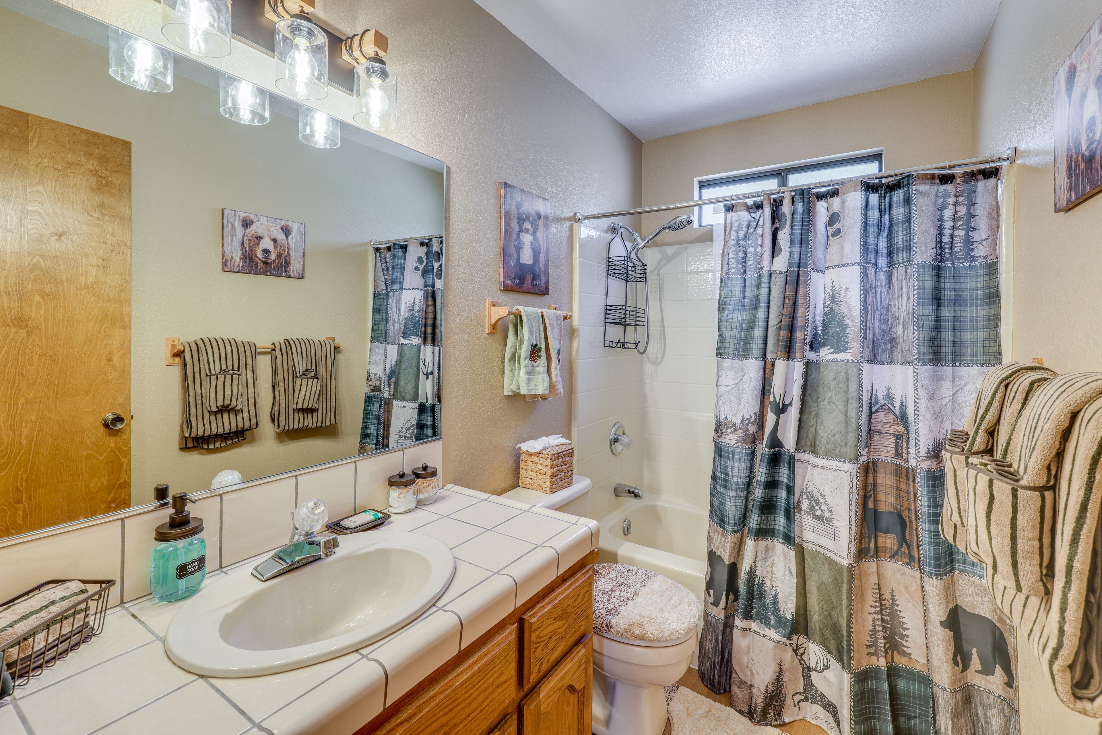 Full Bathroom | 2nd Floor
