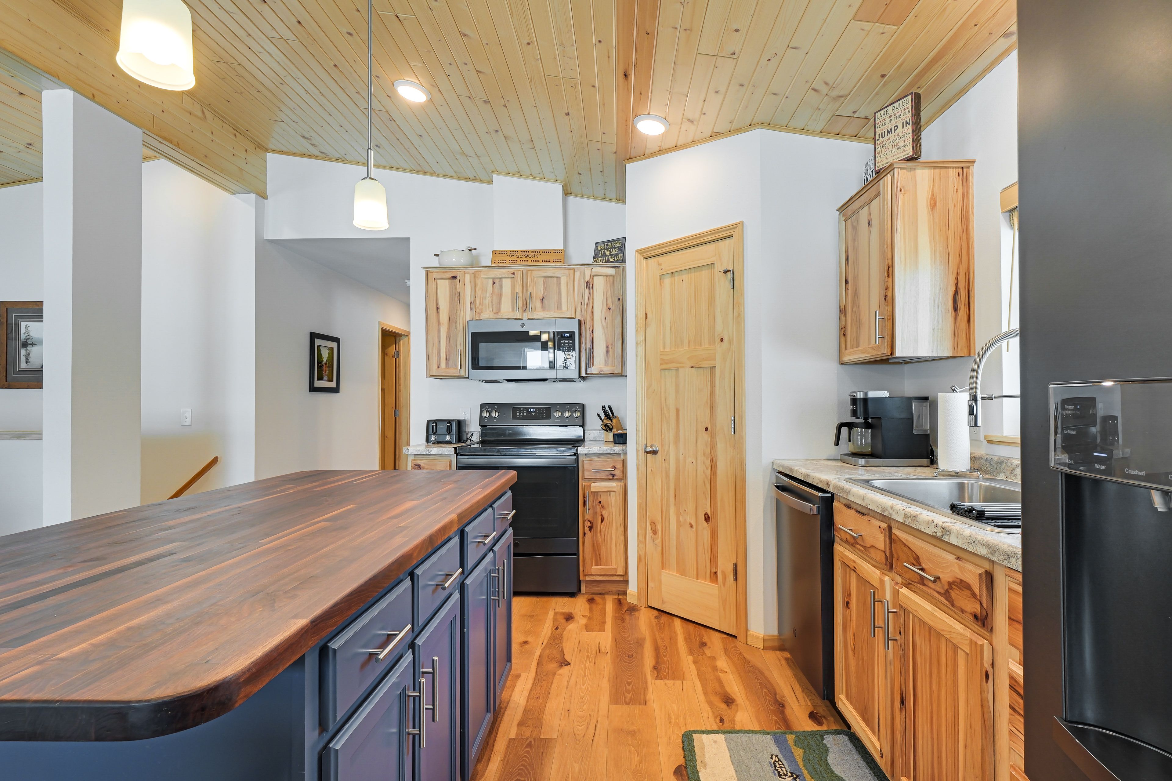 Kitchen | Main Level