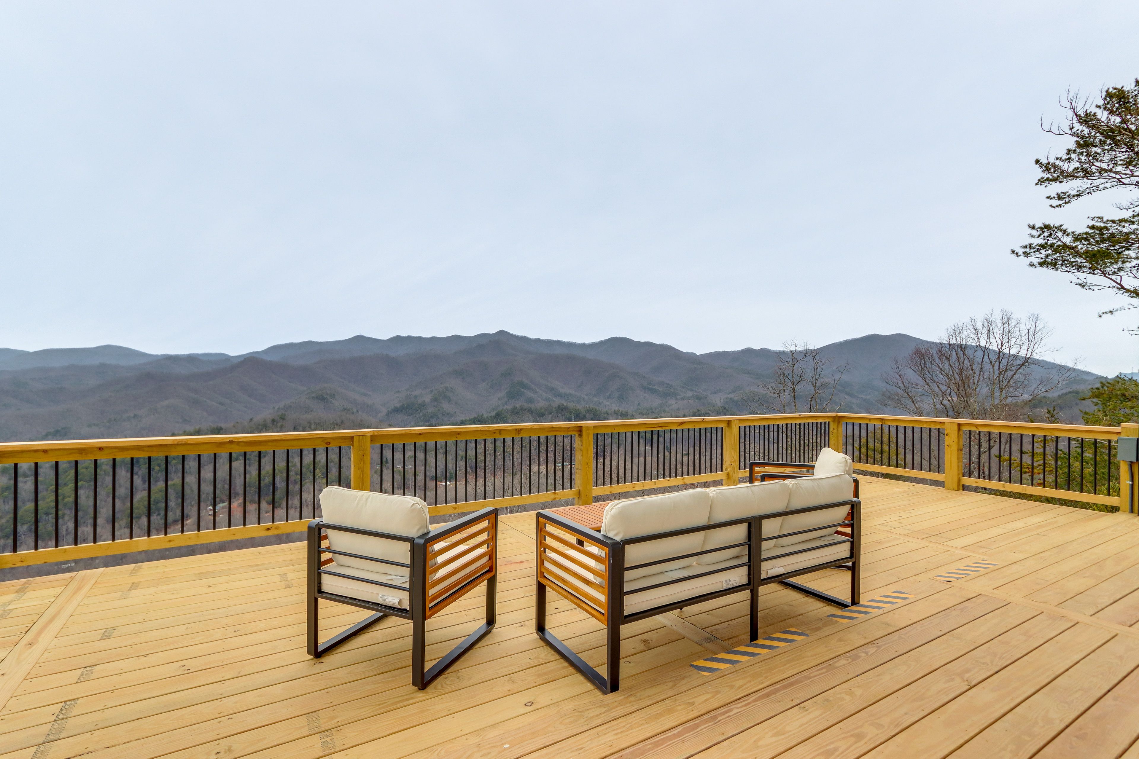 Private Deck | Outdoor Seating