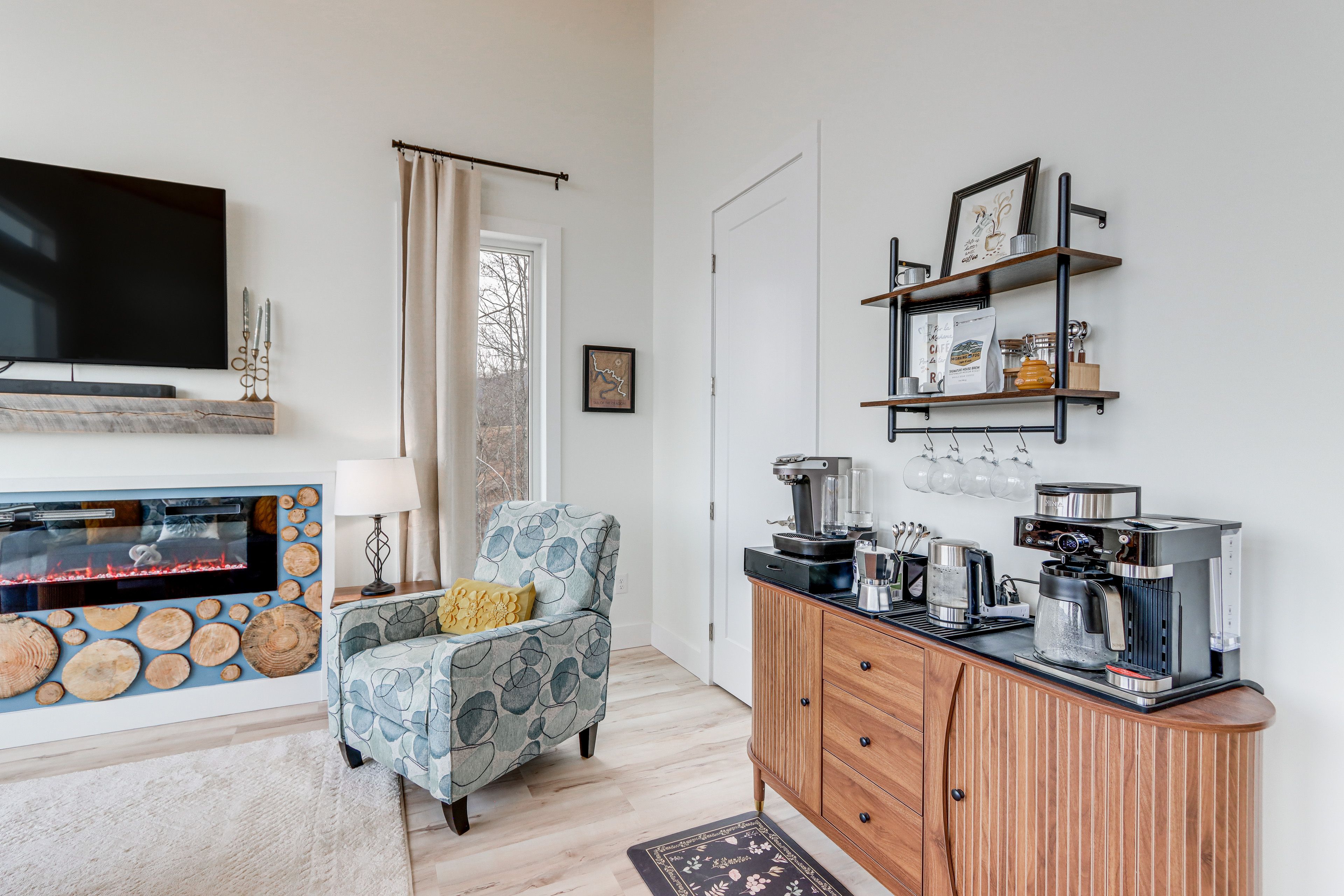 Coffee & Cocktail Bar | Single-Story Cabin