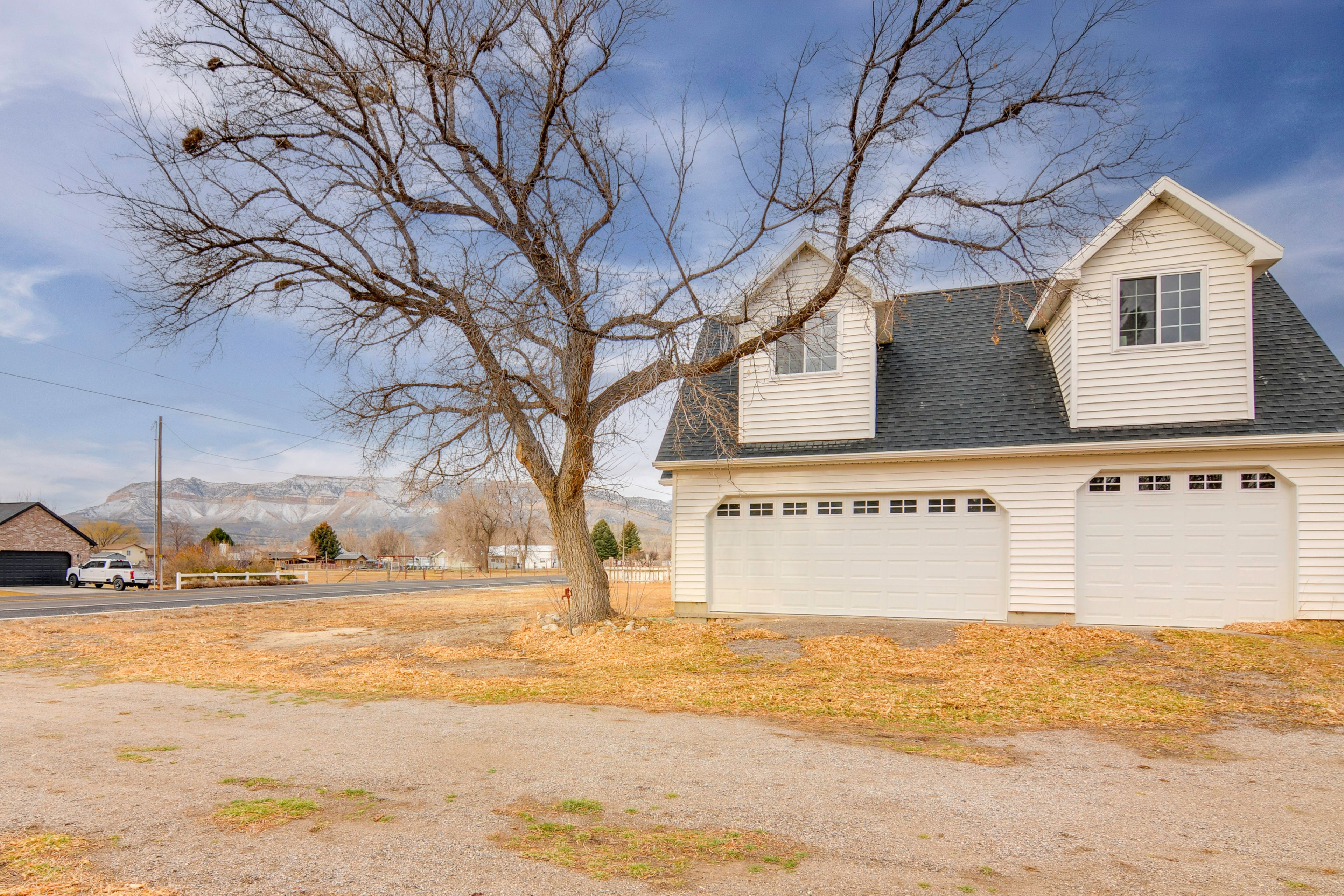 Parking | Driveway (2 Vehicles)